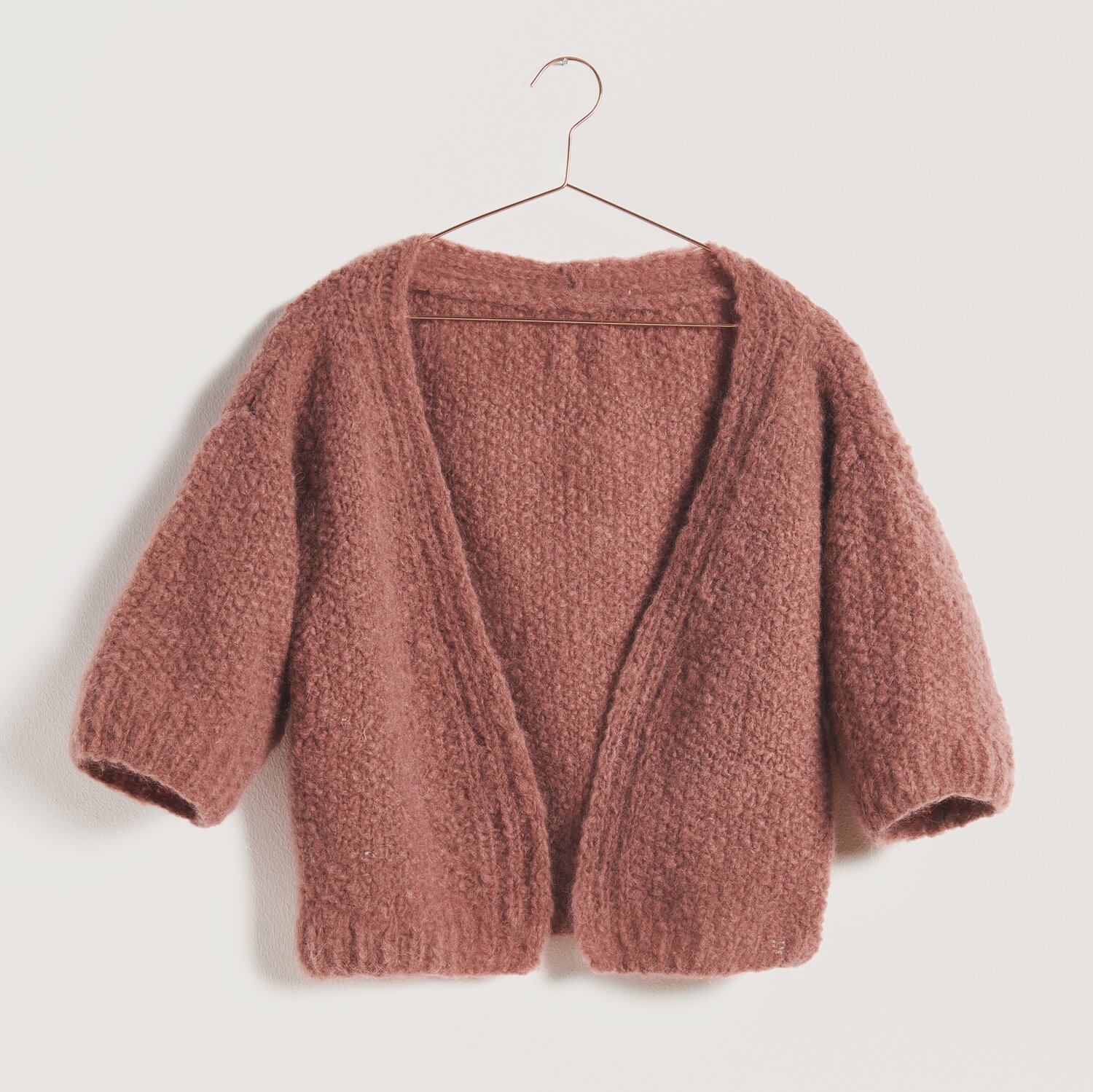 Strickset Kimonojacke Modell 18a: Elegantes Set für eine stilvolle Kimonojacke aus hochwertiger Wolle. Ideal für kreative Strickprojekte.