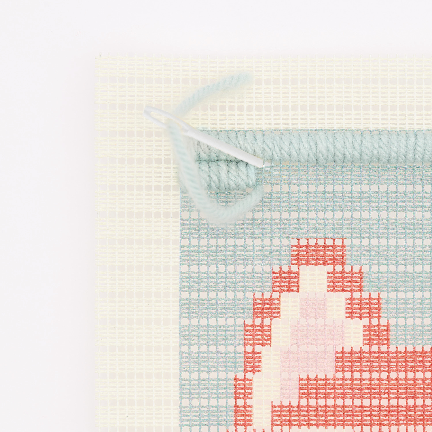 Longstitch Stickpackung Fuchs, 18x30cm, zeigt ein Stickmuster in Pastellfarben auf hellem Stoff.