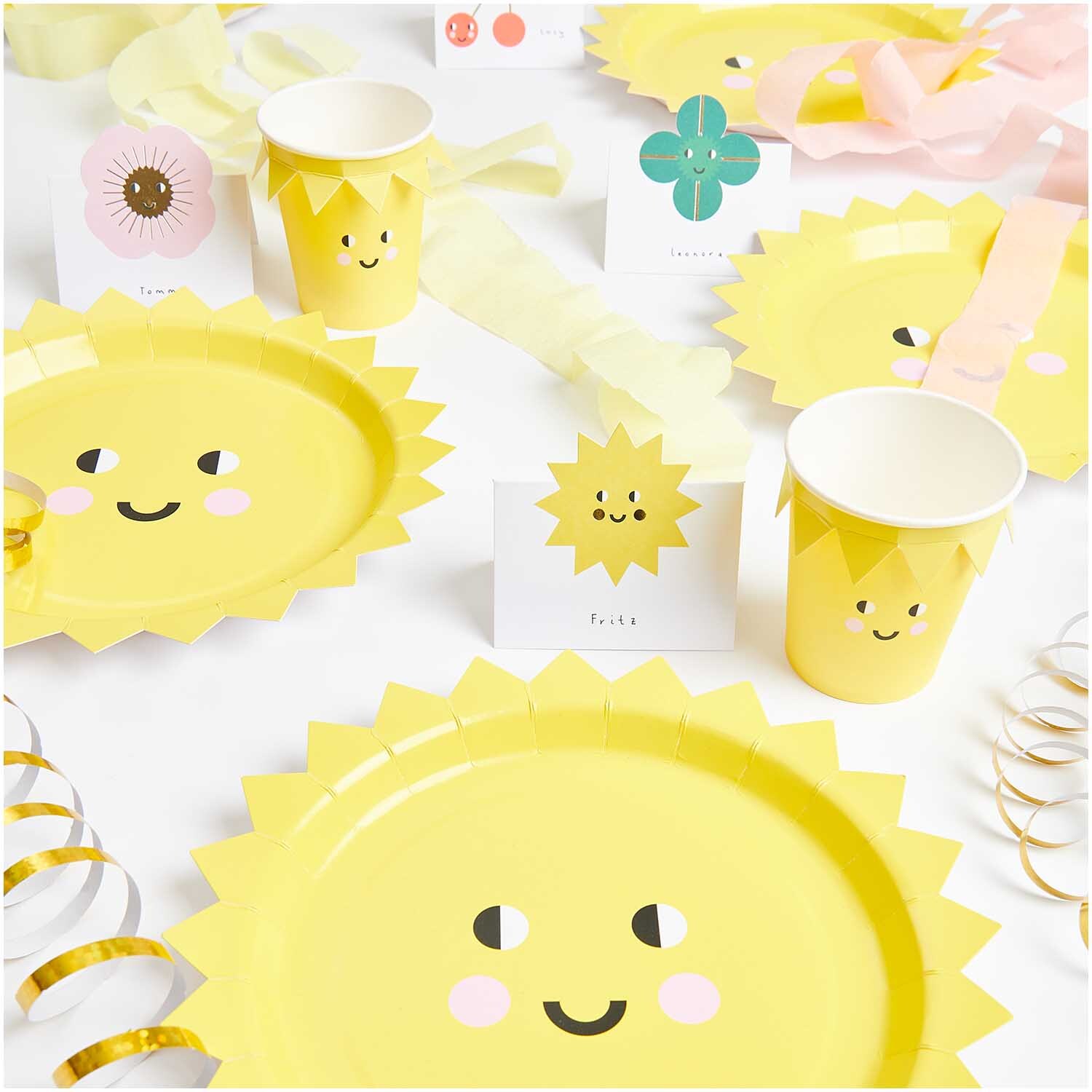 Party Set Everybody Loves The Sunshine: Fröhliches gelbes Partyset mit Sonnenmotiv von Rico Design, ideal für sonnige Feiern und gute Laune.