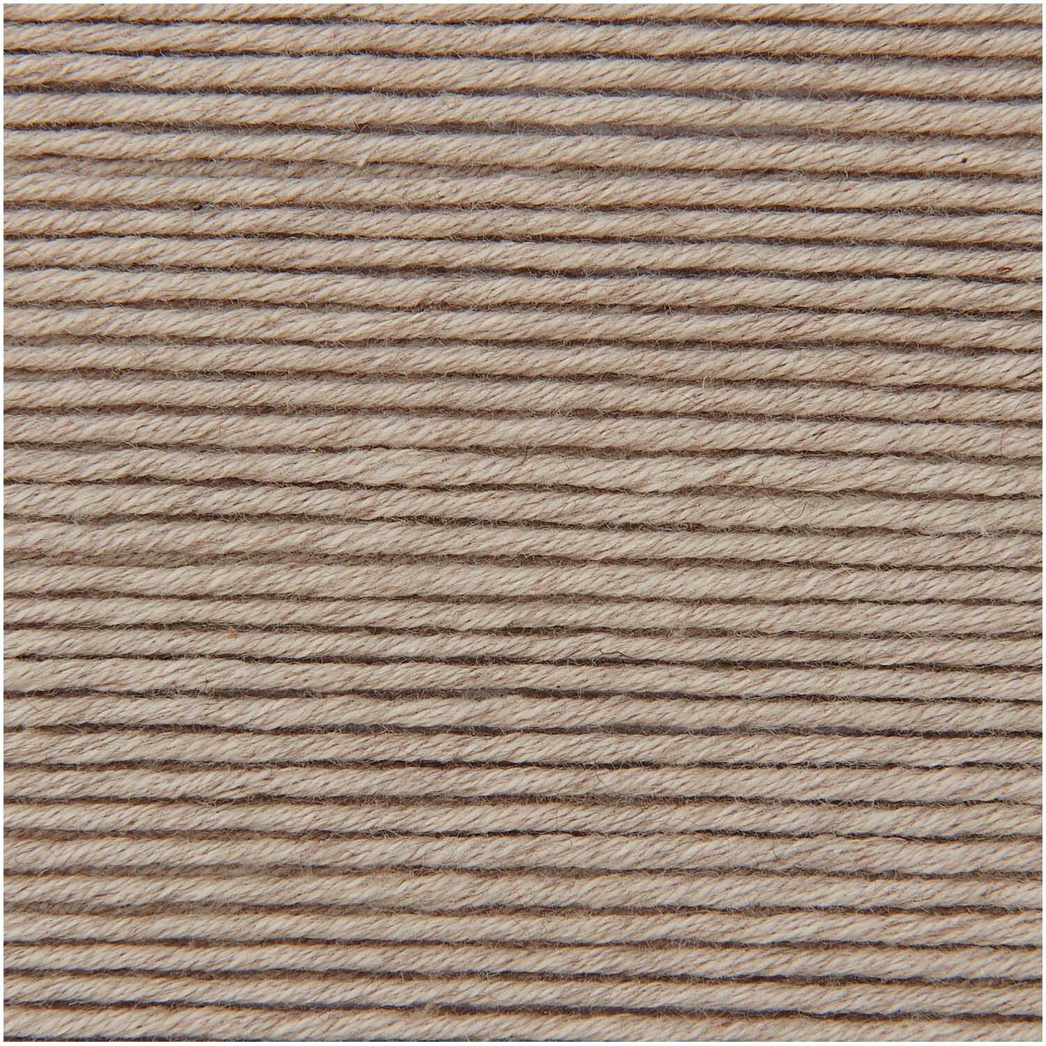 Luxury Cotton Silk Cashmere dk, weiches Garn in Staubfarbe von Rico Design, ideal für Strickprojekte.