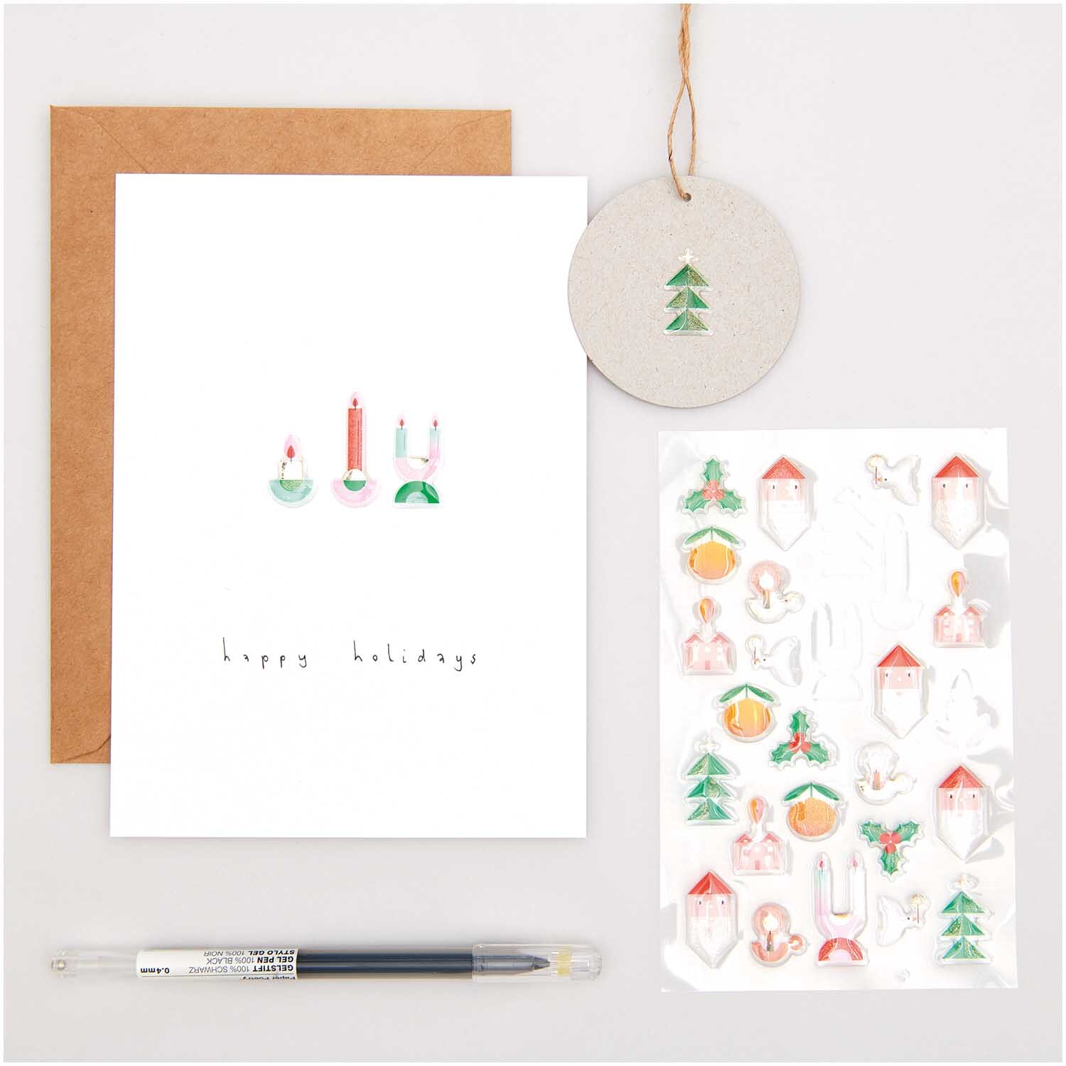 Paper Poetry Gelsticker Weihnachtsfiguren von Rico Design mit festlichen Motiven auf einem Tisch.