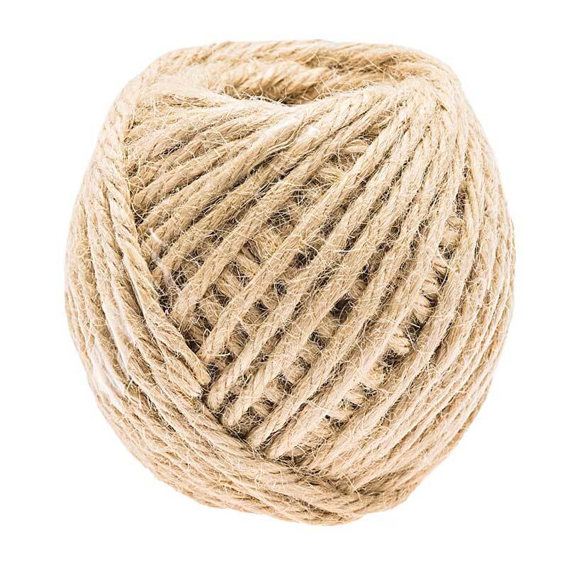 Jutekordel creme 3mm 100g: Eine cremefarbene Jutekordel, aufgerollt zu einem kompakten Ballen. Ideal für kreative Projekte.