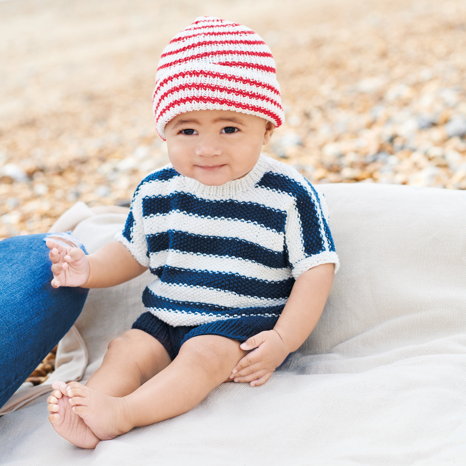 Baby Organic Cotton Strickset Mütze Modell 06 und Shirt Modell 10 in Streifenmuster.