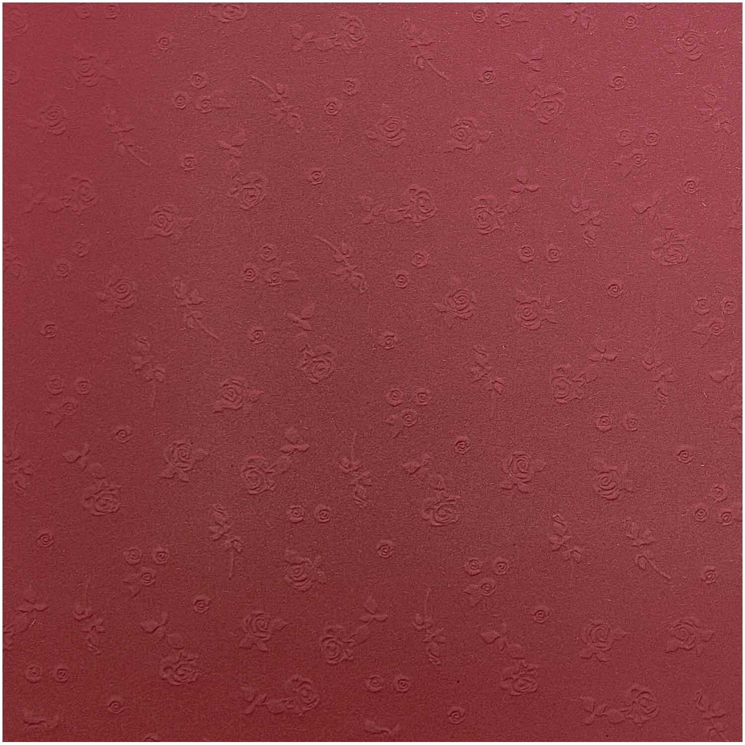 Prägekarton Rosen 50x70cm 220g/m² in Hochrot mit zartem Rosenmuster, ideal für kreative Projekte. Marke: folia.