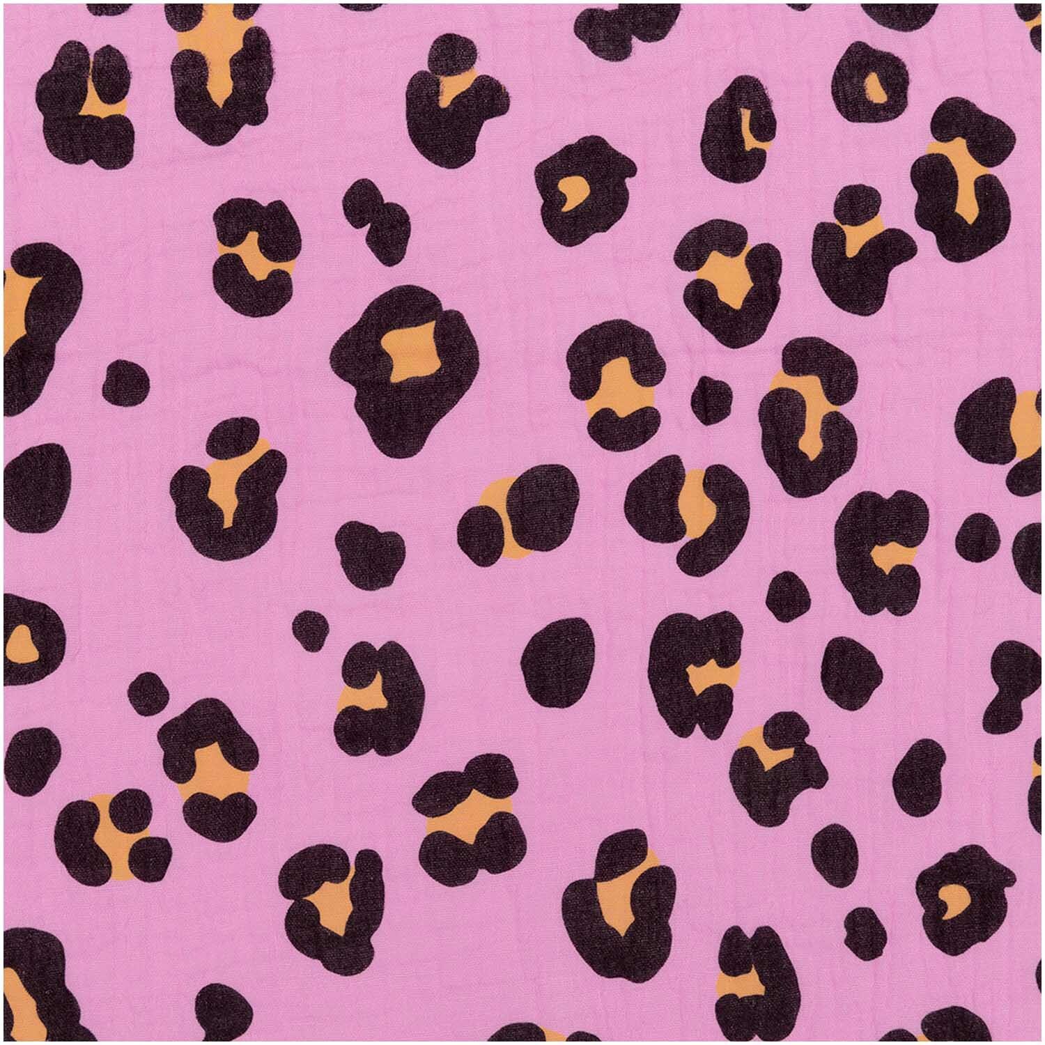 Stoffabschnitt Krinkelmusselin Acid Leo pink mit Leopardenmuster auf rosa Hintergrund. Ideal für kreative Nähprojekte.