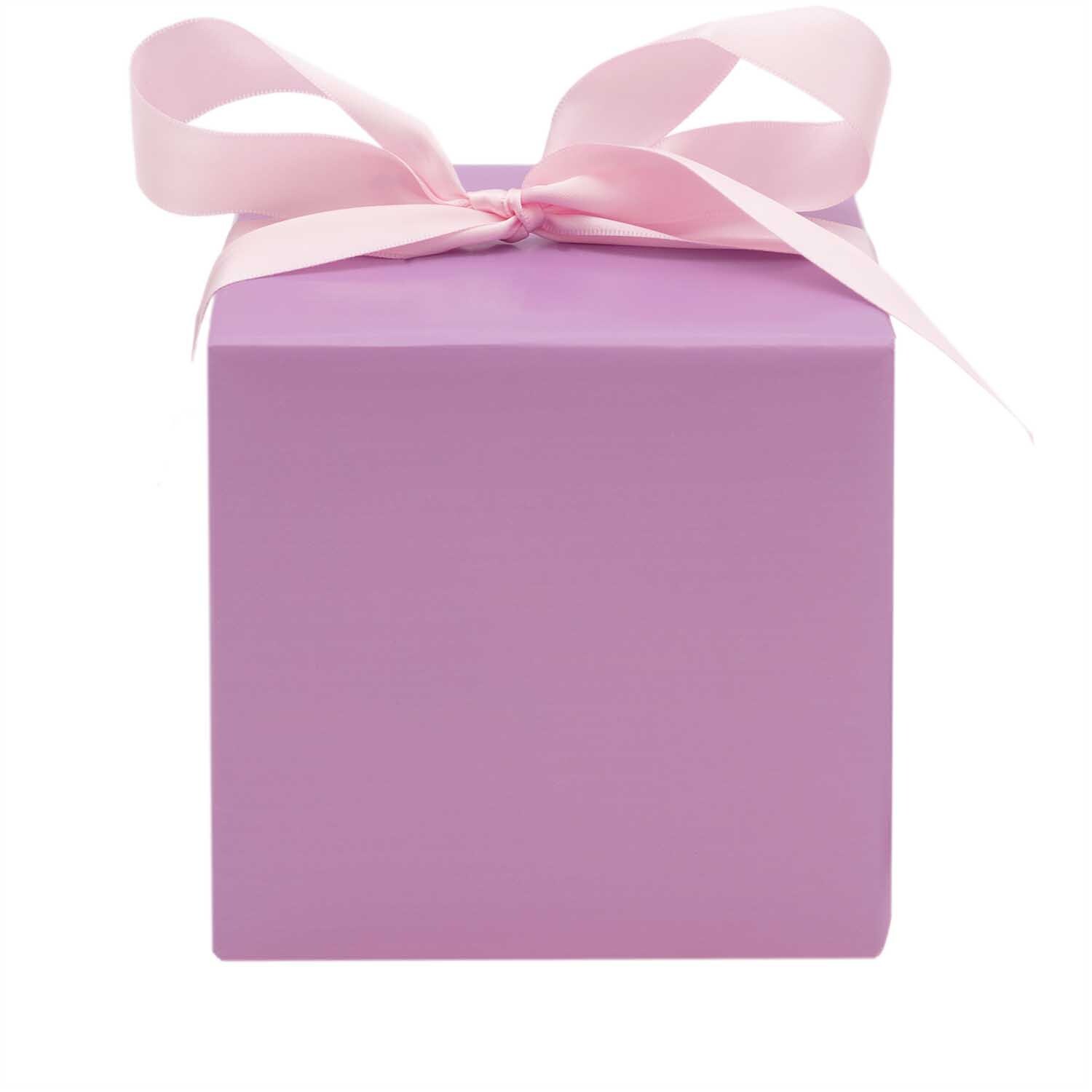 Paper Poetry Geschenkpapier umhüllt ein Geschenk mit rosa Schleife, ideal für besondere Anlässe.