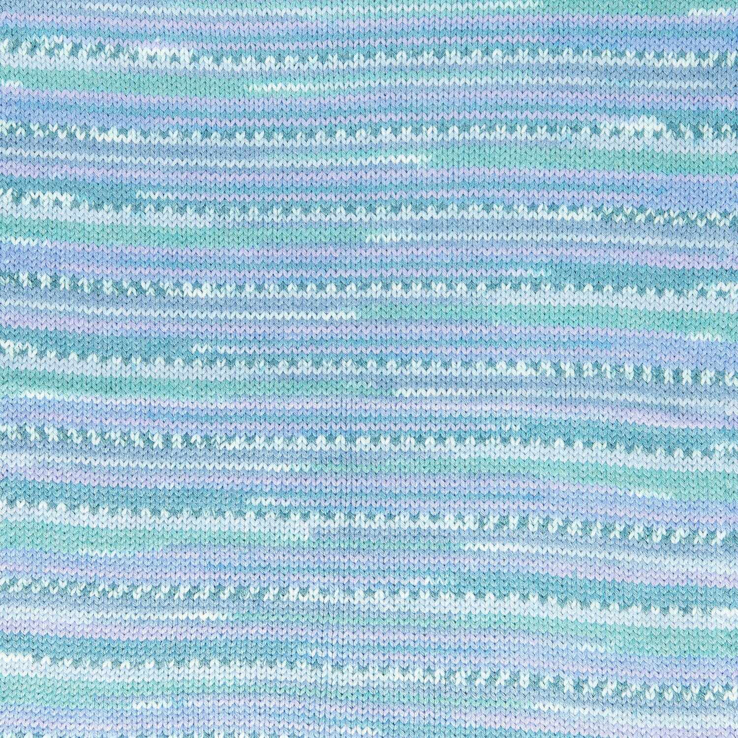 Rico Baby Dream dk A Luxury Touch: Gestricktes Muster in Blau- und Grüntönen, ideal für weiche Babybekleidung.