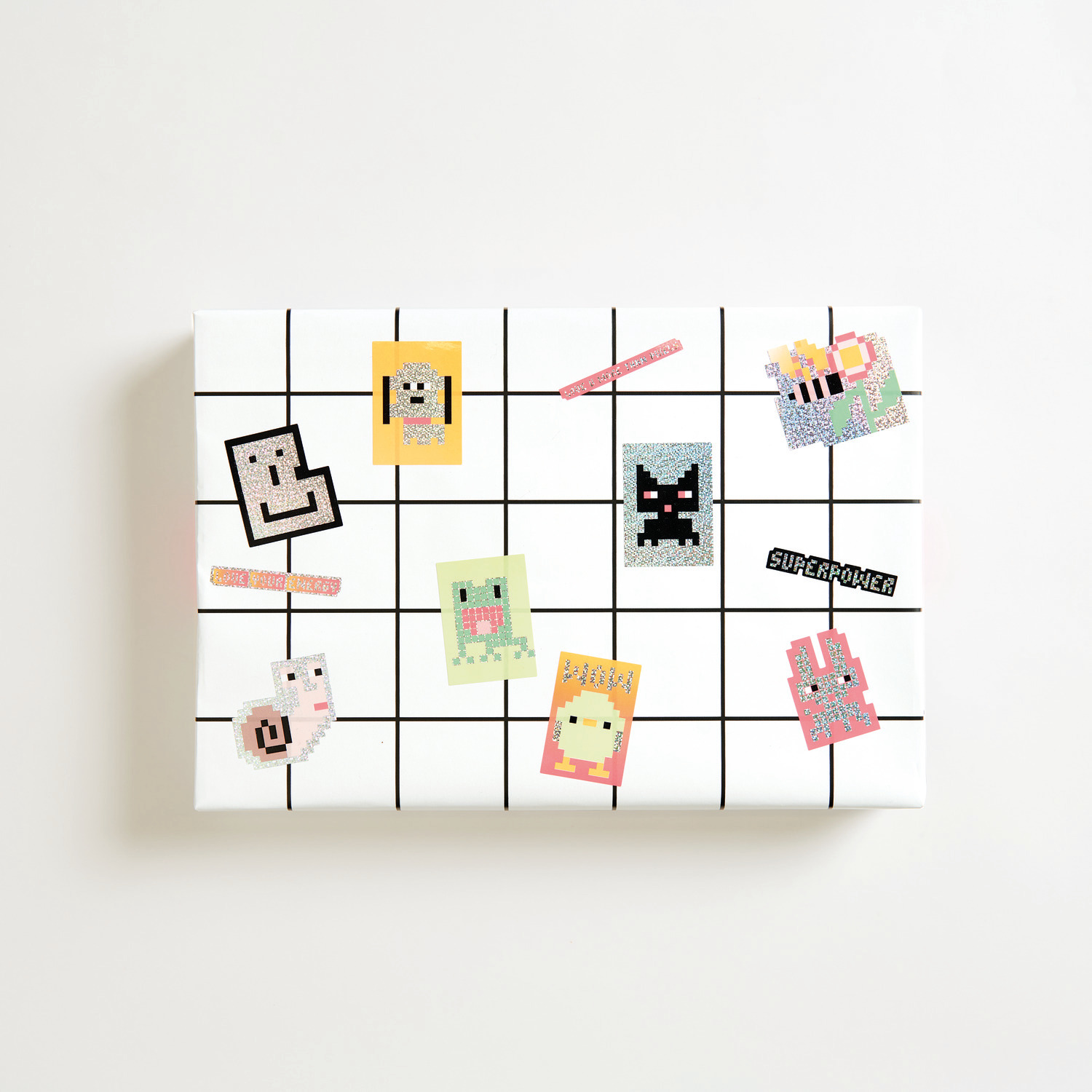 Paper Poetry Sticker Pixel auf der Rolle: Bunte Pixel-Sticker von Rico Design auf weißem Hintergrund, ideal für kreative Projekte.
