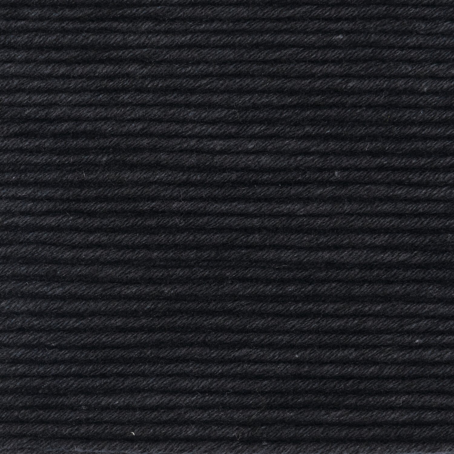 Essentials Organic Cotton aran: Schwarzes Garn von Rico Design, 50g, 90m. Ideal für Strickprojekte.
