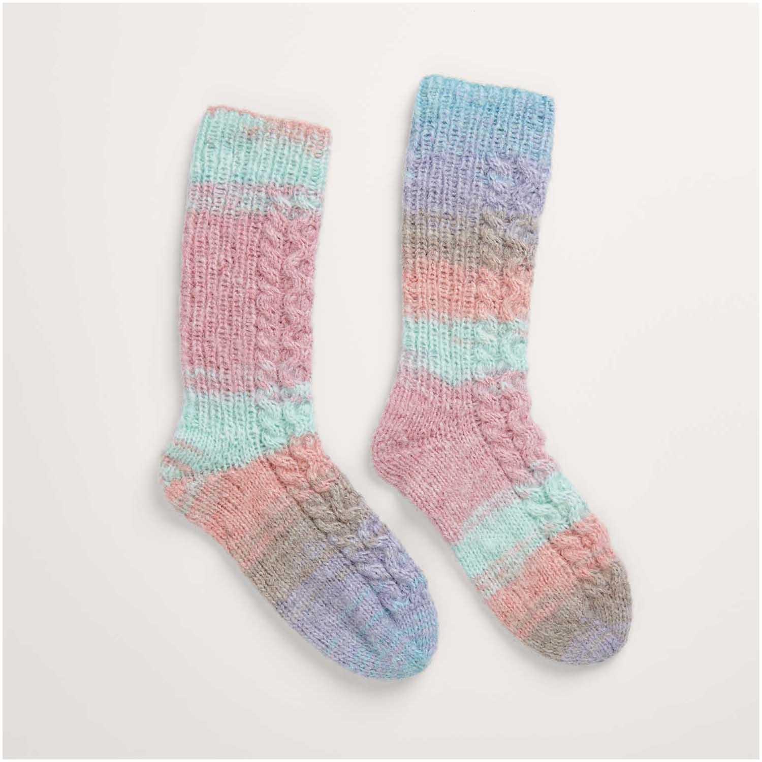 Gestrickte Socken: Modell 03 aus dem Heft Creative Painted Power Special