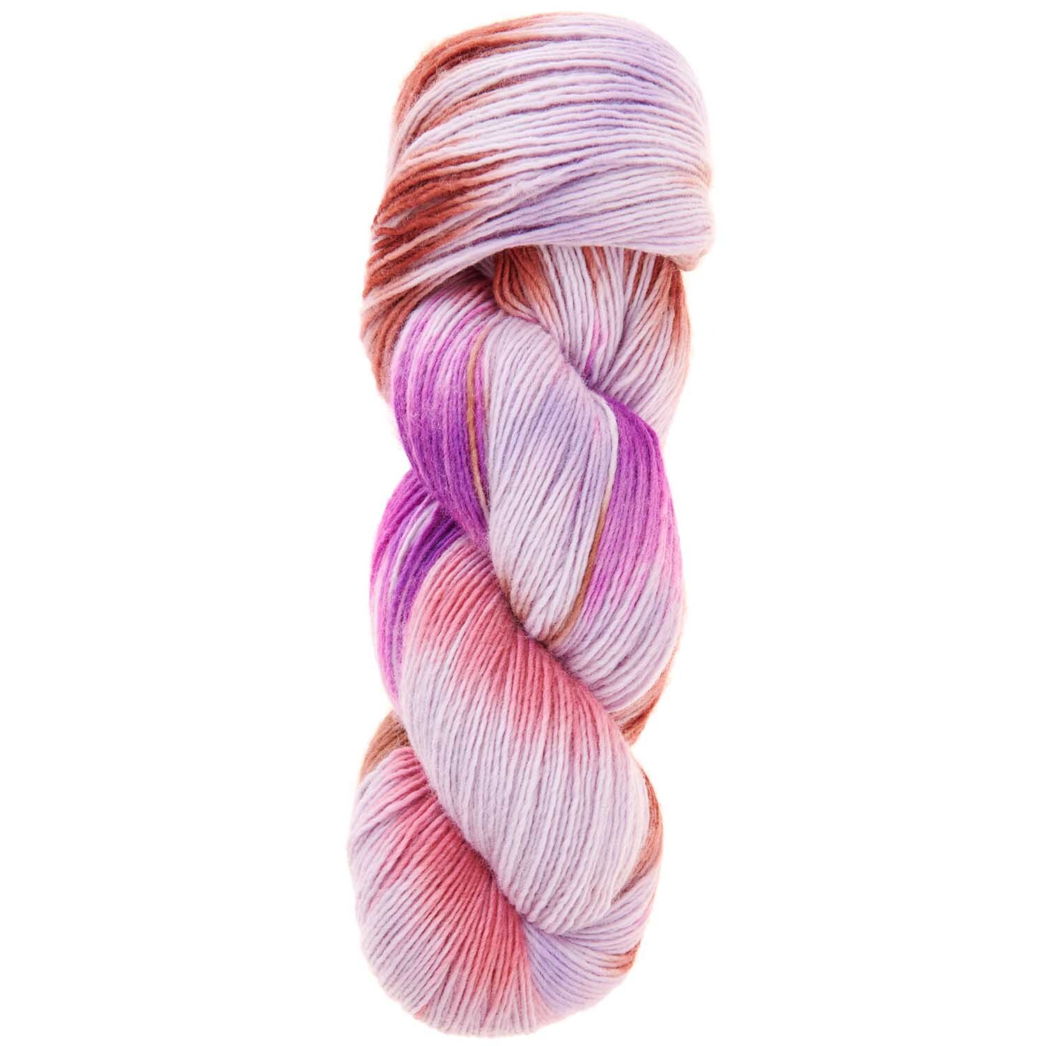 Luxury Hand-Dyed Happiness dk: Handgefärbtes Garn in Violett von Rico Design, 100g, 390m, kunstvoll gedreht.