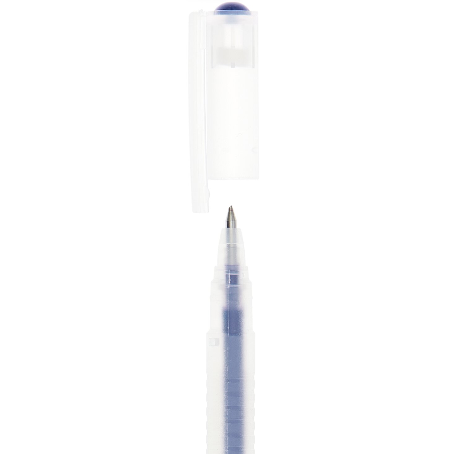 Gelstift Basic 0,5mm von Rico Design in Blau, mit abgenommener Kappe, zeigt die feine Spitze.