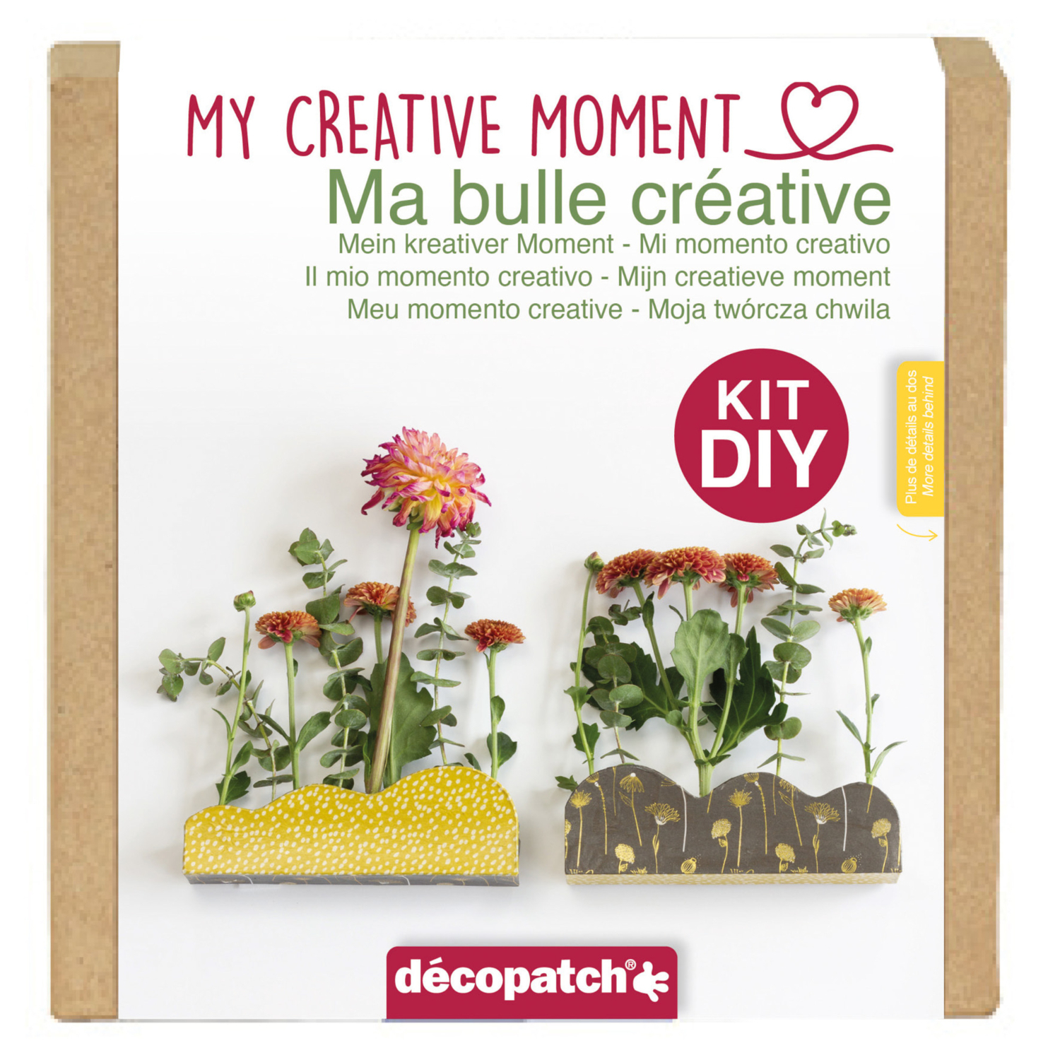 Bastelset Kreativer Moment Wandregale: DIY-Kit von décopatch mit bunten Blumenmotiven auf zwei dekorativen Regalen, ideal für kreative Projekte.