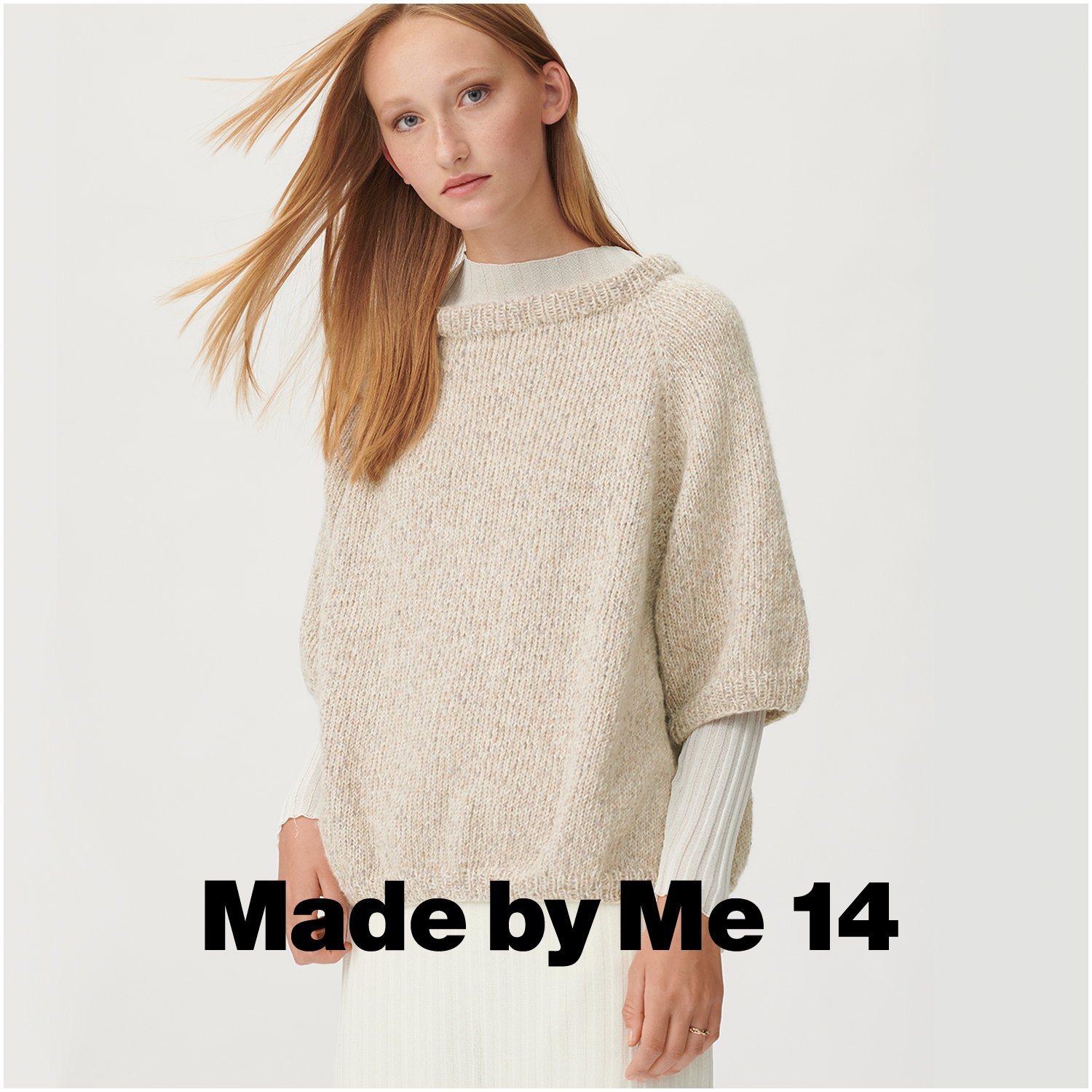 Creative Sport dk: Frau trägt cremefarbenen Pullover von Rico Design, ideal für kühle Tage.
