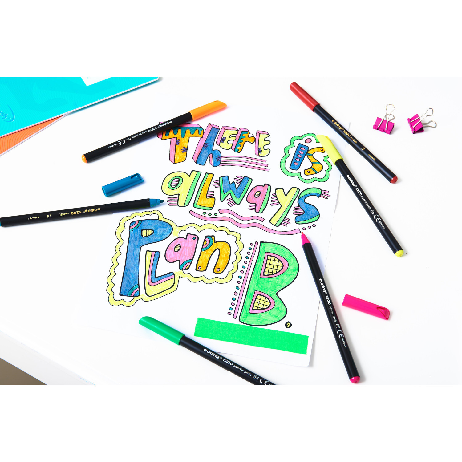 1200 colour pen 0,5-1mm: Bunte edding Stifte auf Tisch mit kreativem Schriftzug "There is always Plan B".