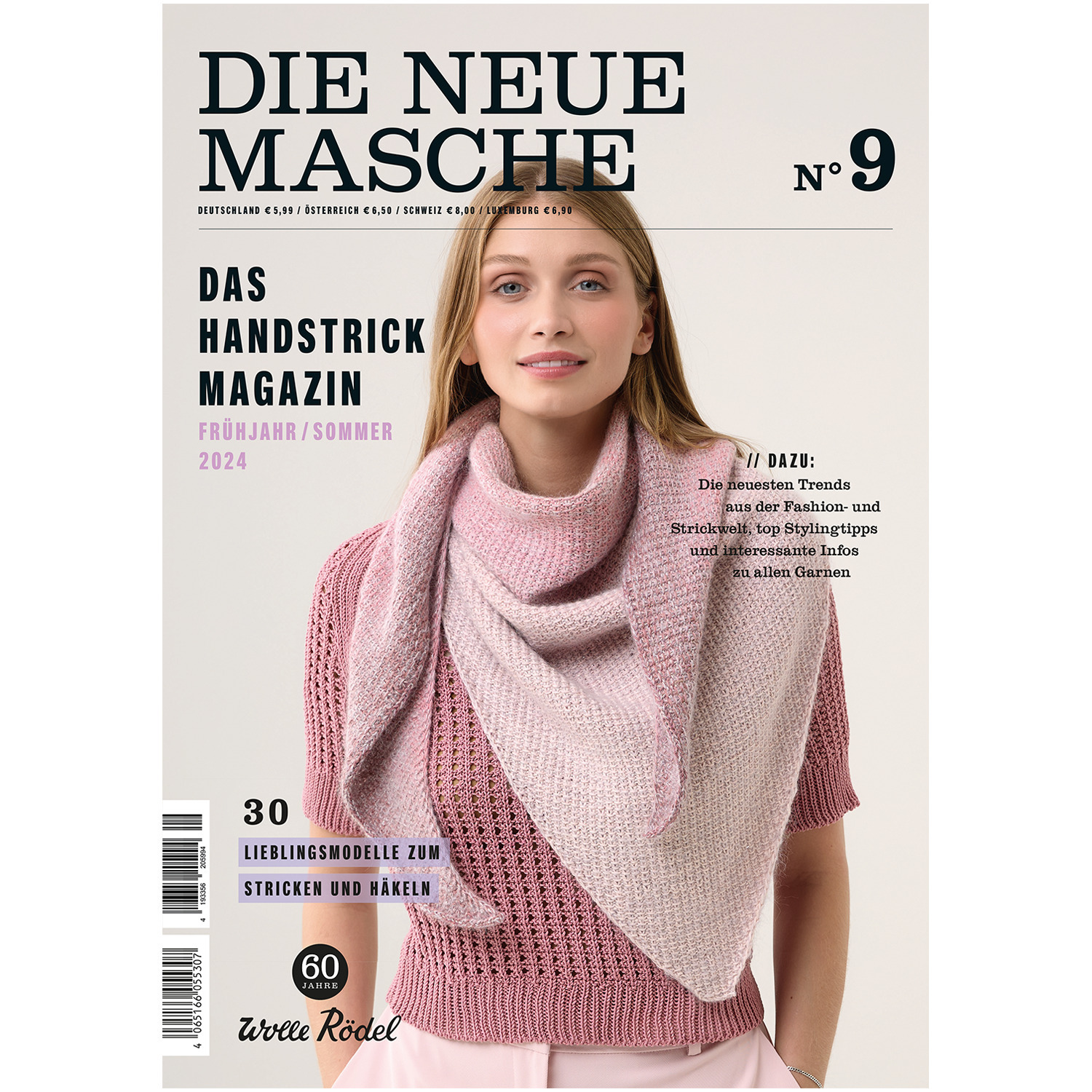 Die Neue Masche No. 9: Frau in rosa Strickshirt und Schal, Handstrickmagazin Frühjahr/Sommer.