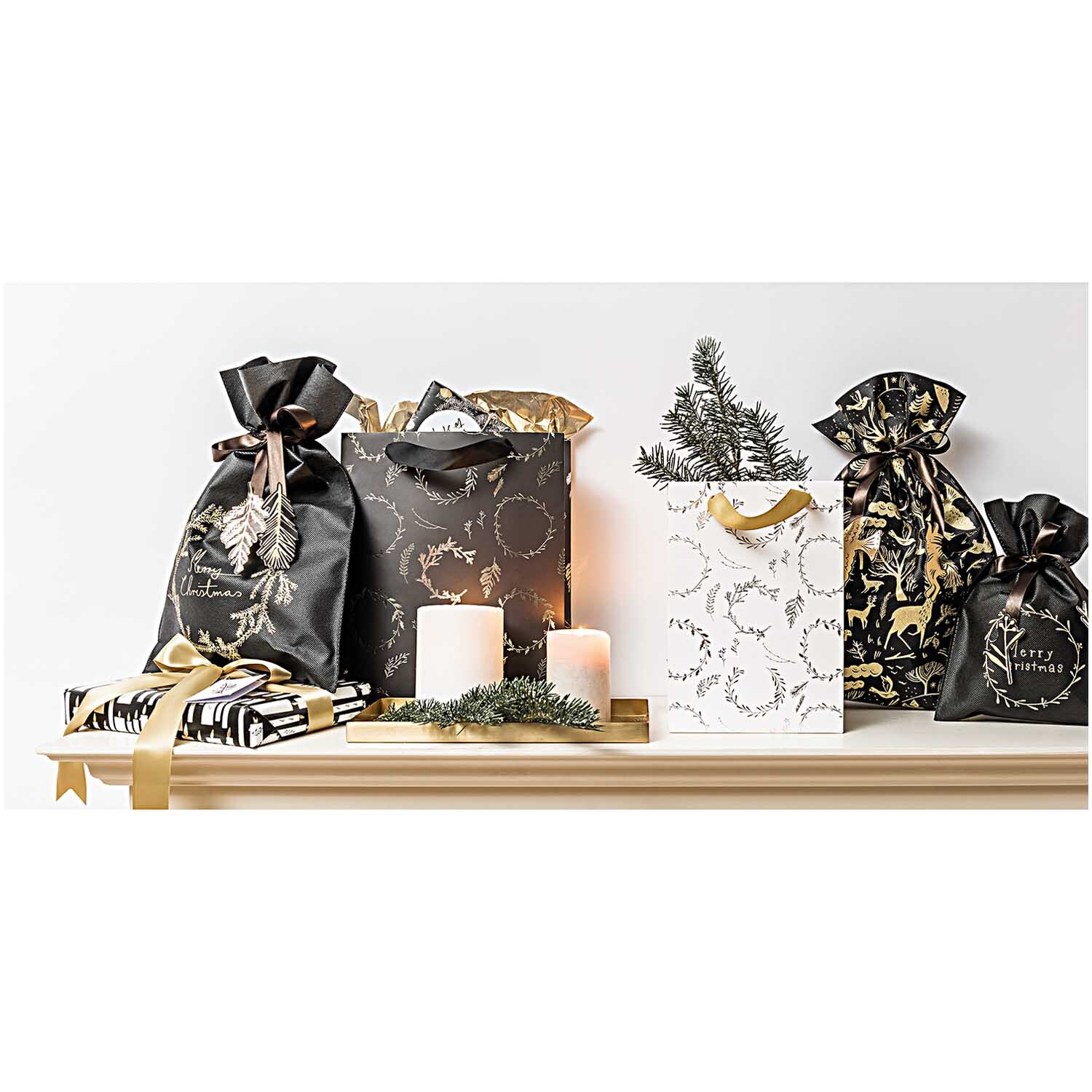 Paper Poetry Geschenktüte Nostalgic Christmas Kranz schwarz 20x30cm von Rico Design