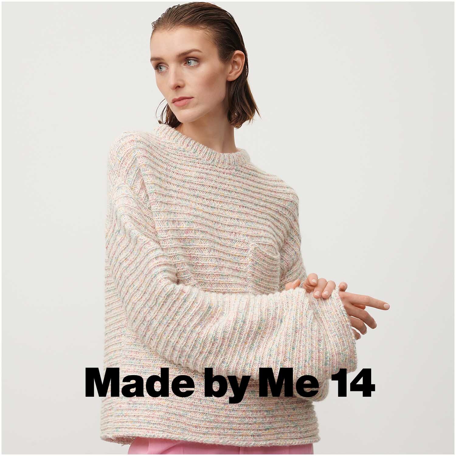 Creative Cotton Flecky Fleece dk: Frau trägt gestreiften Pullover aus weichem Garn, ideal für stilvolle, gemütliche Outfits.