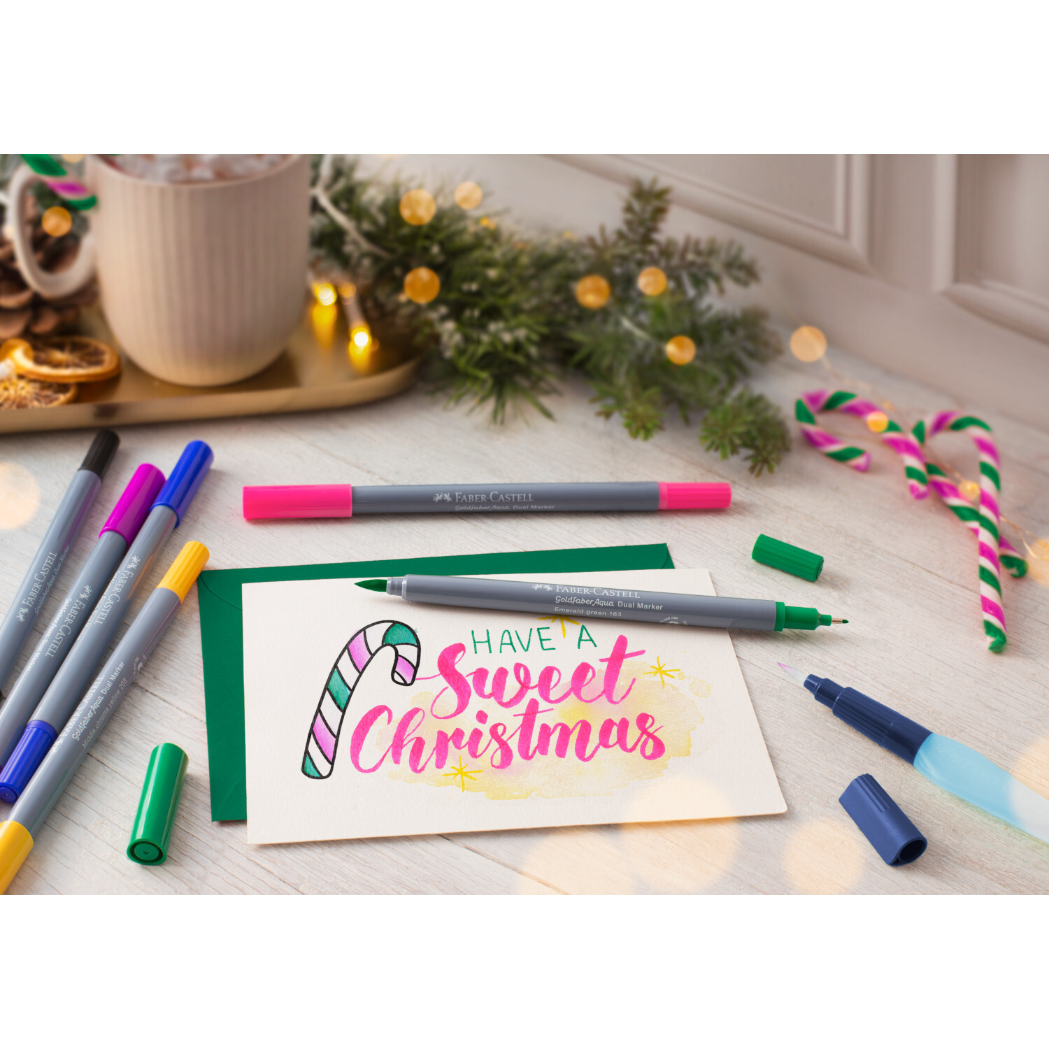 Goldfaber Aqua Dual Marker von Faber Castell auf weihnachtlicher Karte mit Zuckerstange.