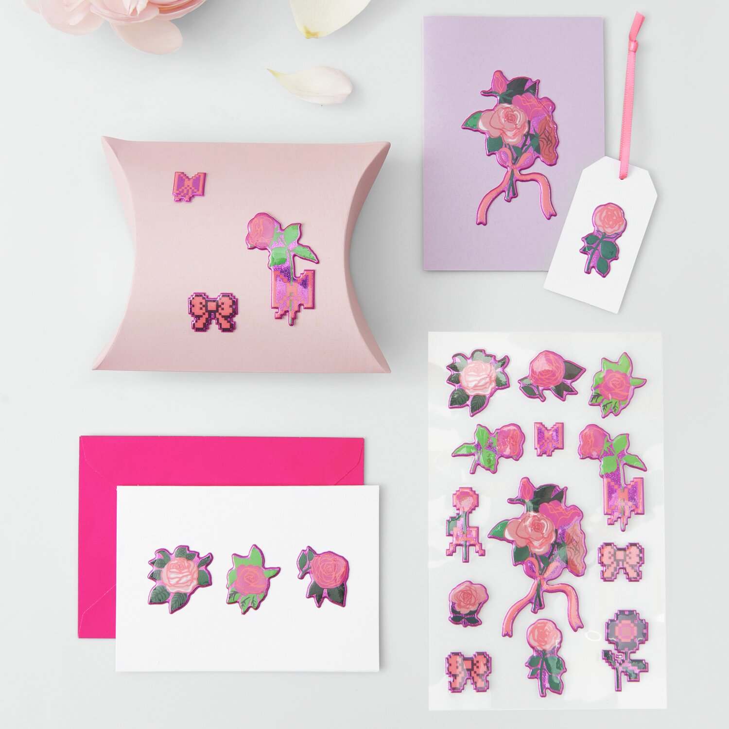 Paper Poetry Puffy Sticker La Vie en Rose Rosen: Bunte Sticker auf Karten und Verpackungen, ideal für kreative Dekorationen.