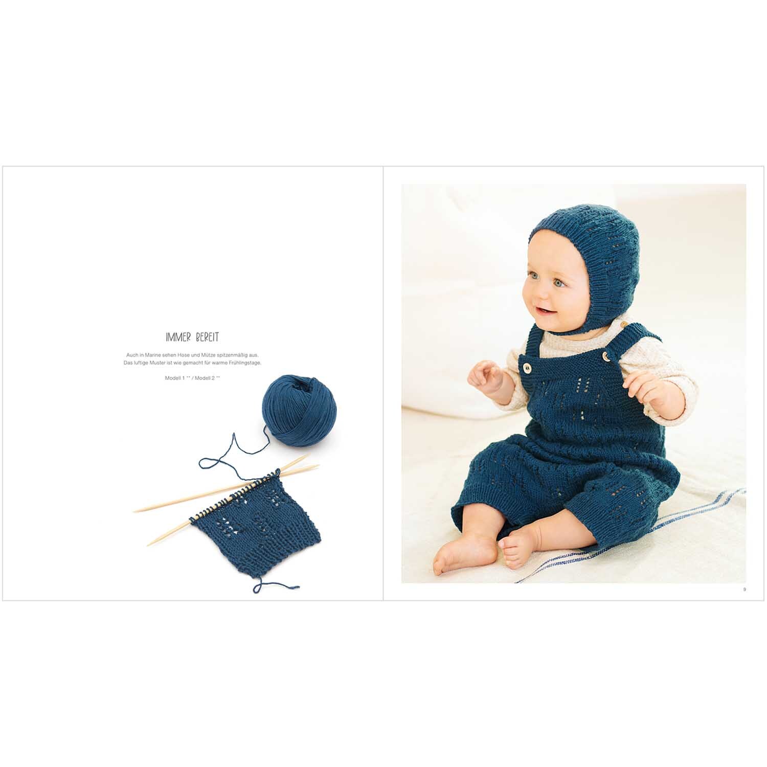 Rico Baby Heft Nr.37 zeigt ein Baby in blauer Strickkleidung mit passender Mütze, daneben Strickzubehör.