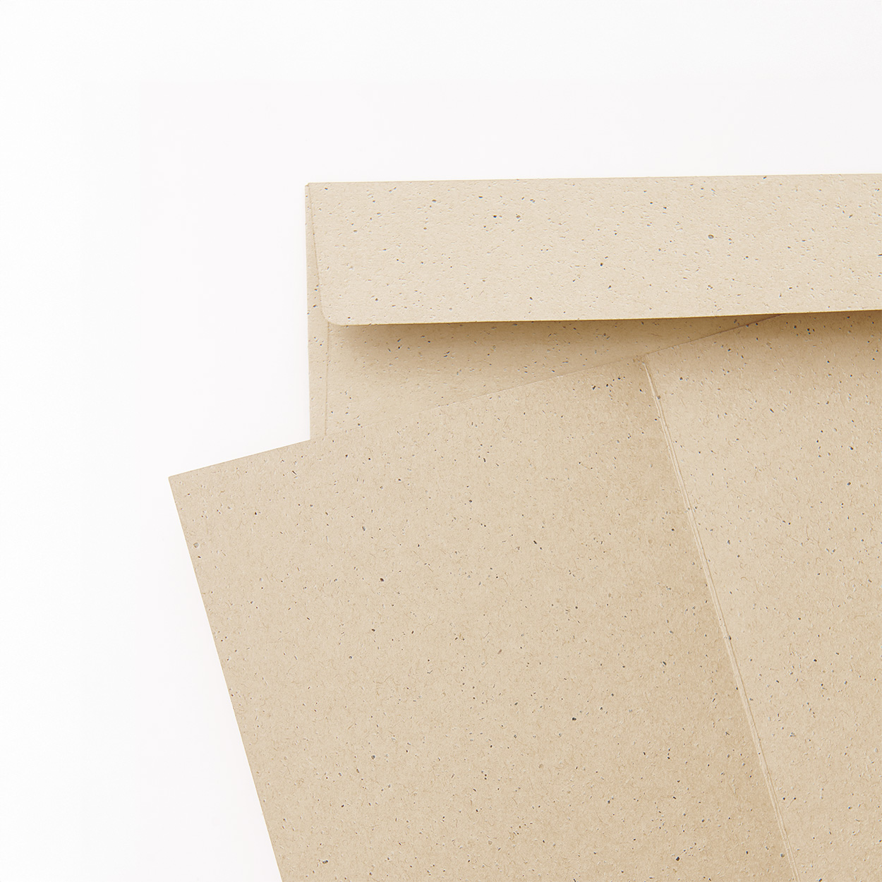 Ein Umschlag mit passender Karte aus der Serie Paper Poetry Renew.