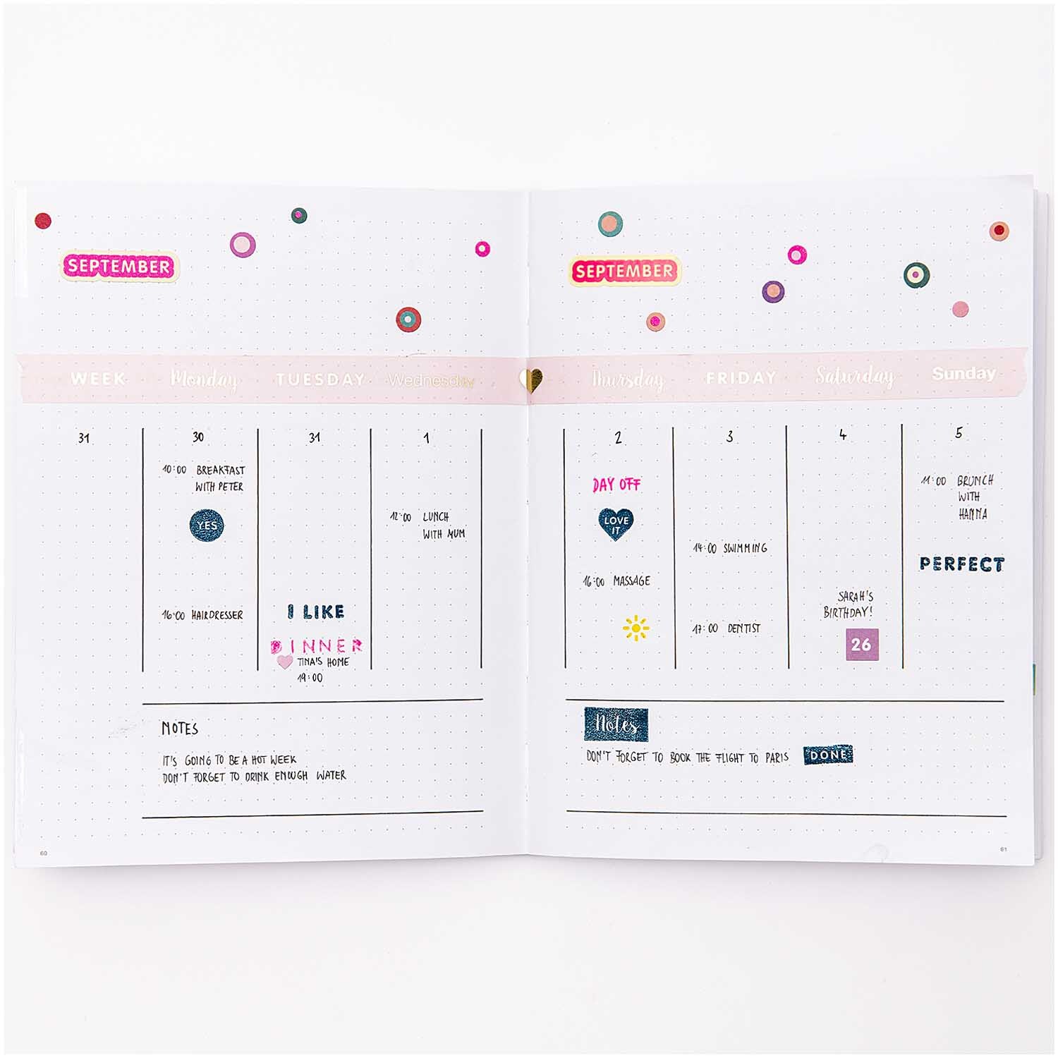 Paper Poetry Bullet Diary Softcover mit 80 Blatt, offen auf September-Seite, dekoriert mit bunten Stickern.