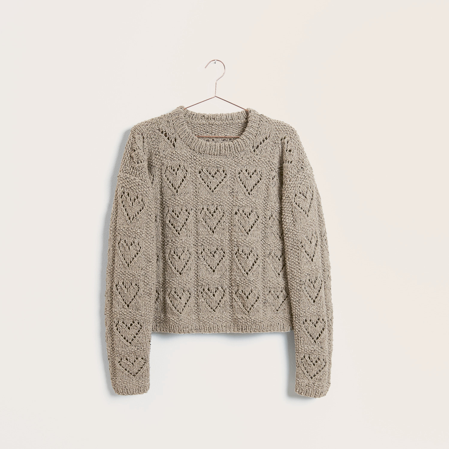 Strickset Damenpullover Modell 06: Eleganter Pullover mit Herzmuster, ideal für kühle Tage.