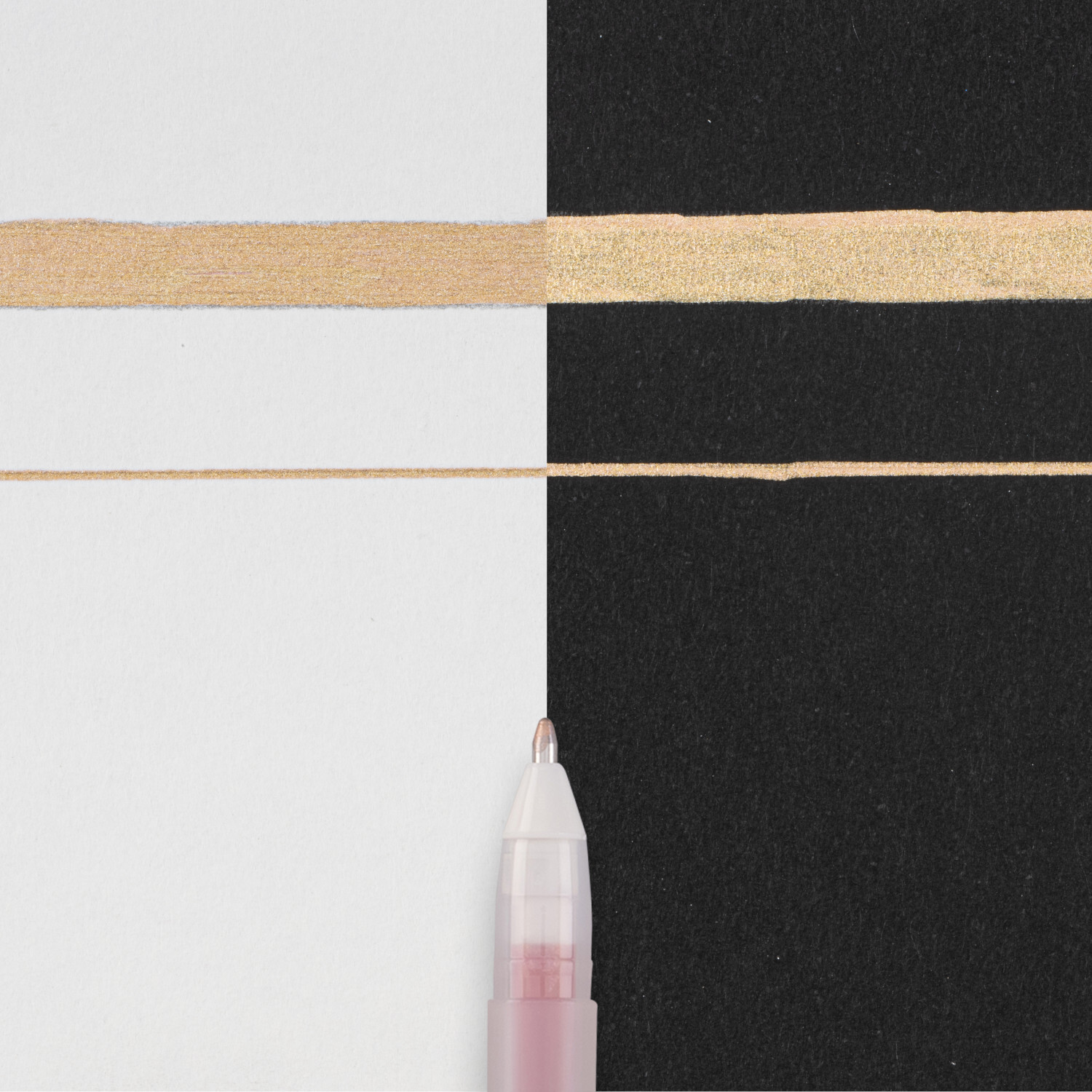 Gelly Roll Metallic Gelstift schreibt in glänzendem Kupfer auf schwarzem und weißem Papier.