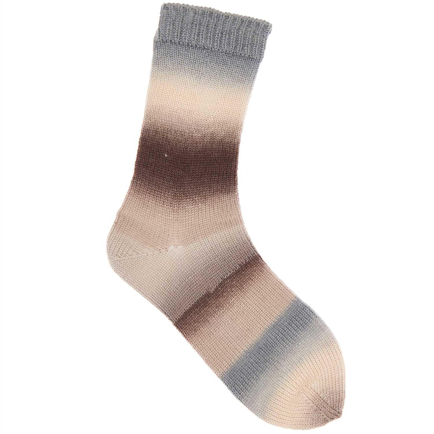 Superba Twirl 4fädig: Ein gestrickter Socken in sanften Kieseltönen, ideal für stilvolle Strickprojekte.