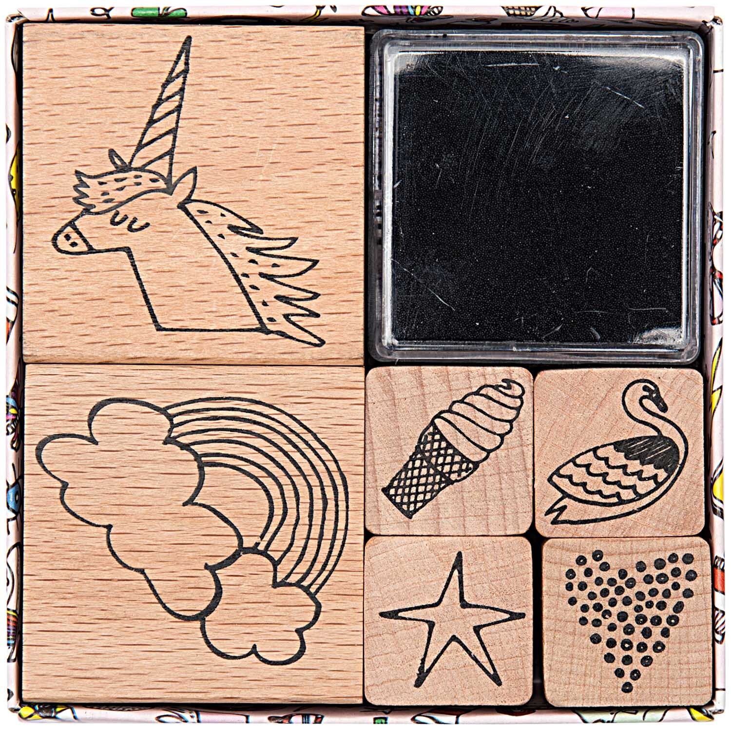 Paper Poetry Stempelset Magical Summer, 7-teilig, mit Einhorn, Regenbogen, Eis, Stern, Schwan und Herzmotiv, inklusive schwarzem Stempelkissen.