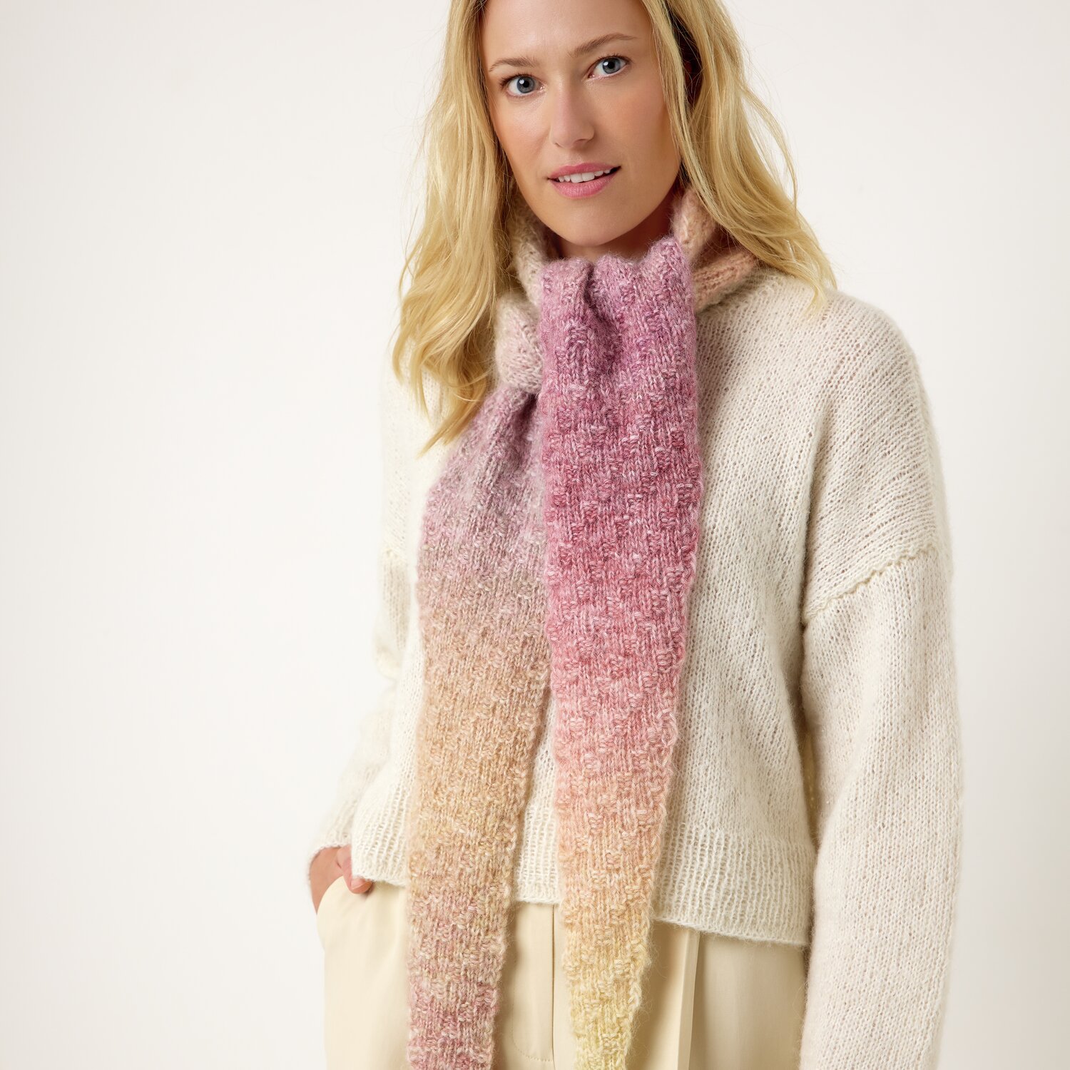 Strickset Dreieckstuch Modell 06 aus Die Neue Masche No. 13 von idee. Creativmarkt