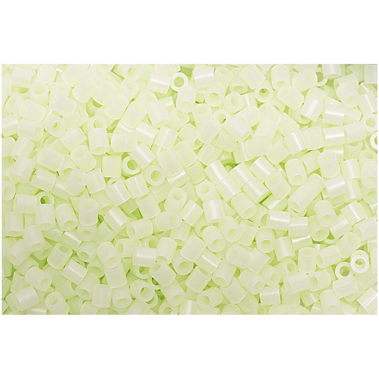 Bügelperlen nachtleuchtend 5x5mm von Rico Design, ca. 1000 Stück, leuchten im Dunkeln und sind ideal für kreative Bastelprojekte.