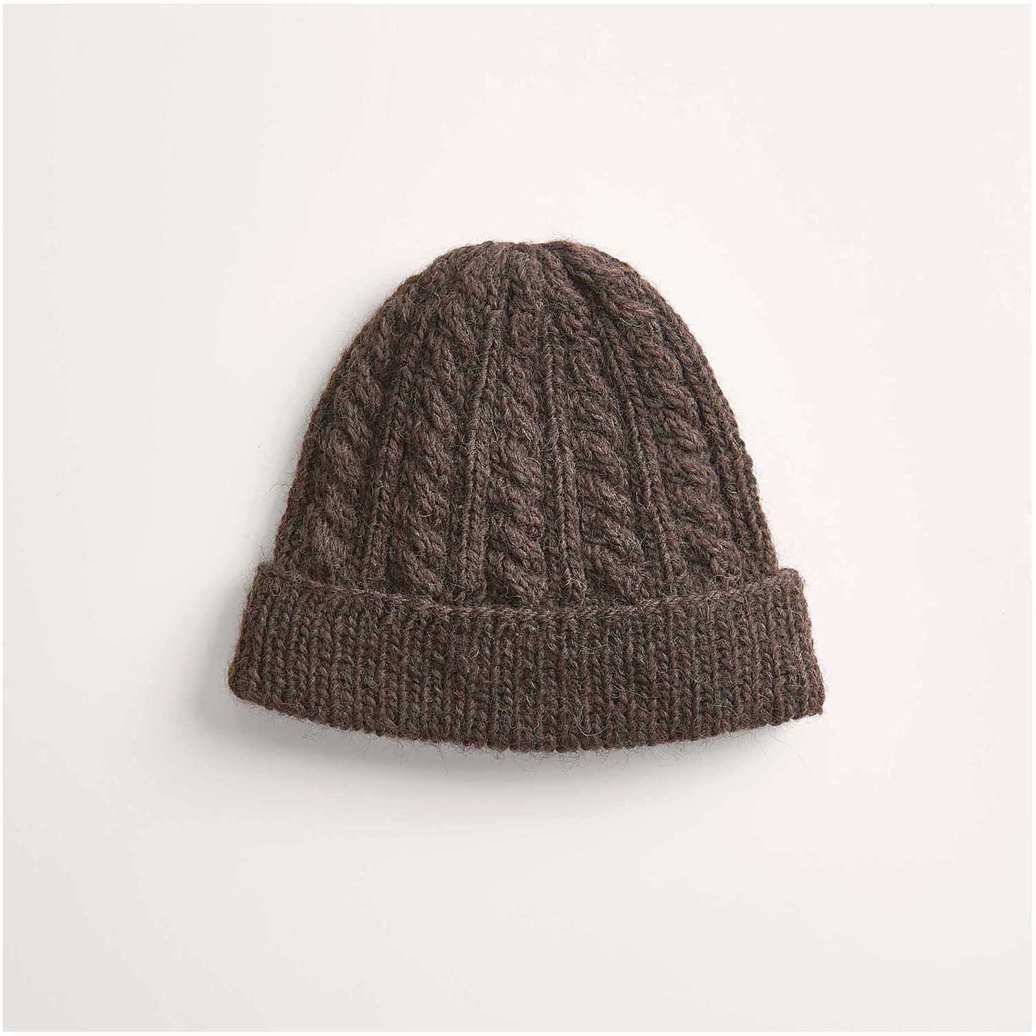 Gestrickte Mütze: Modell 03 aus dem Heft Luxury Knits Winter Special