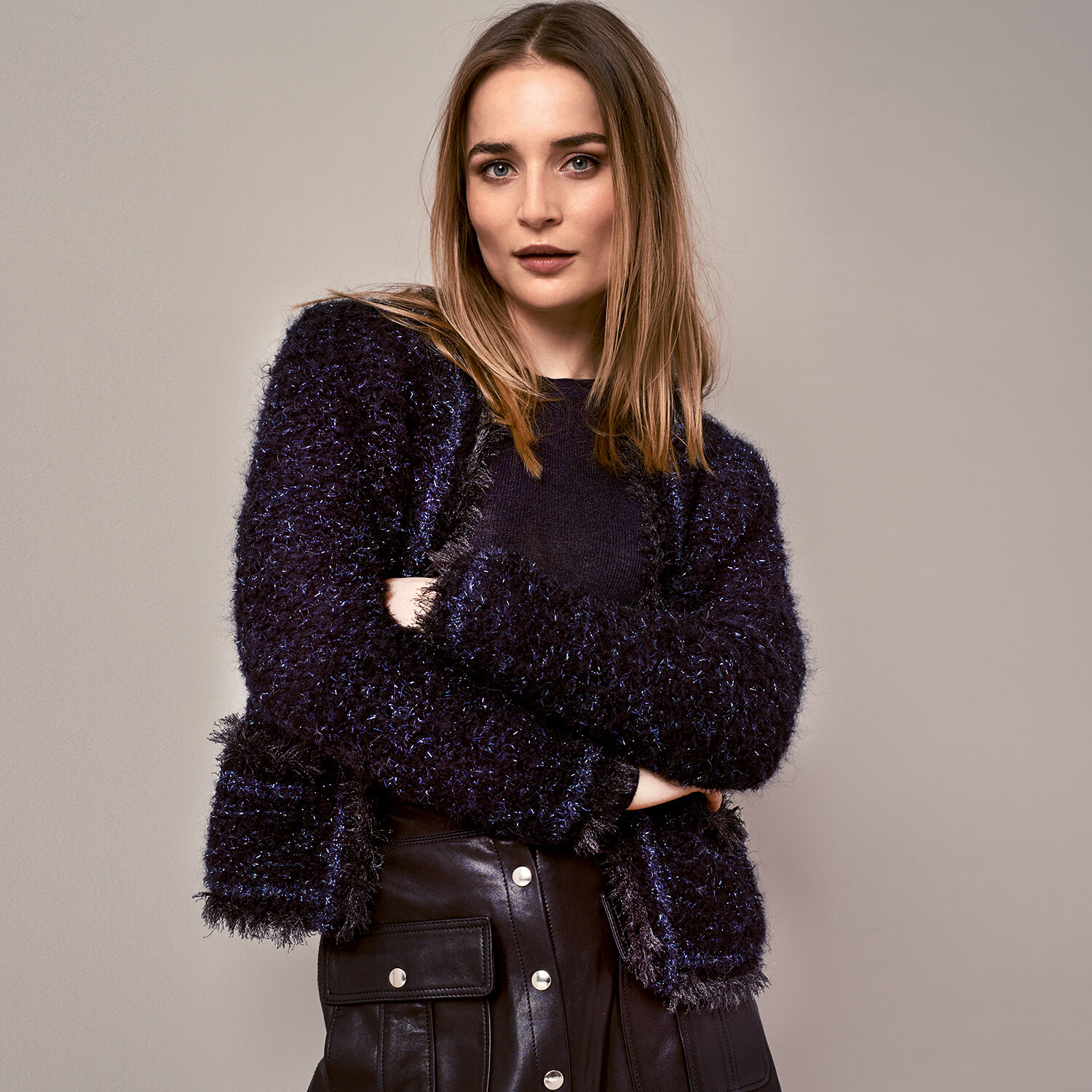 Strickanleitung schwarze Jacke in Bouclé-Optik von Rico Design