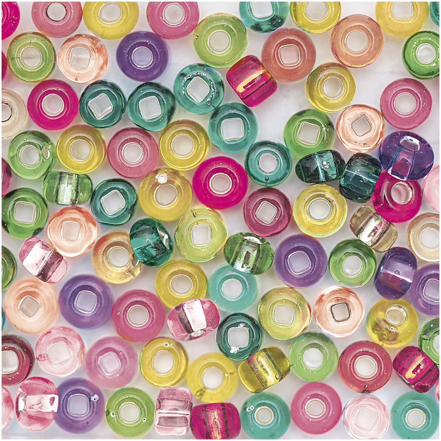 Glas-Perlen mit Silbereinzug pastell 6x4mm von Rico Design in verschiedenen Farben auf weißem Hintergrund.