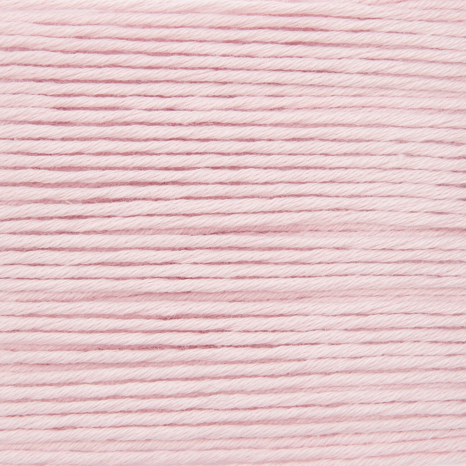 Essentials Organic Cotton aran: Weiches Garn in Blütenrosa von Rico Design, ideal für Strickprojekte.