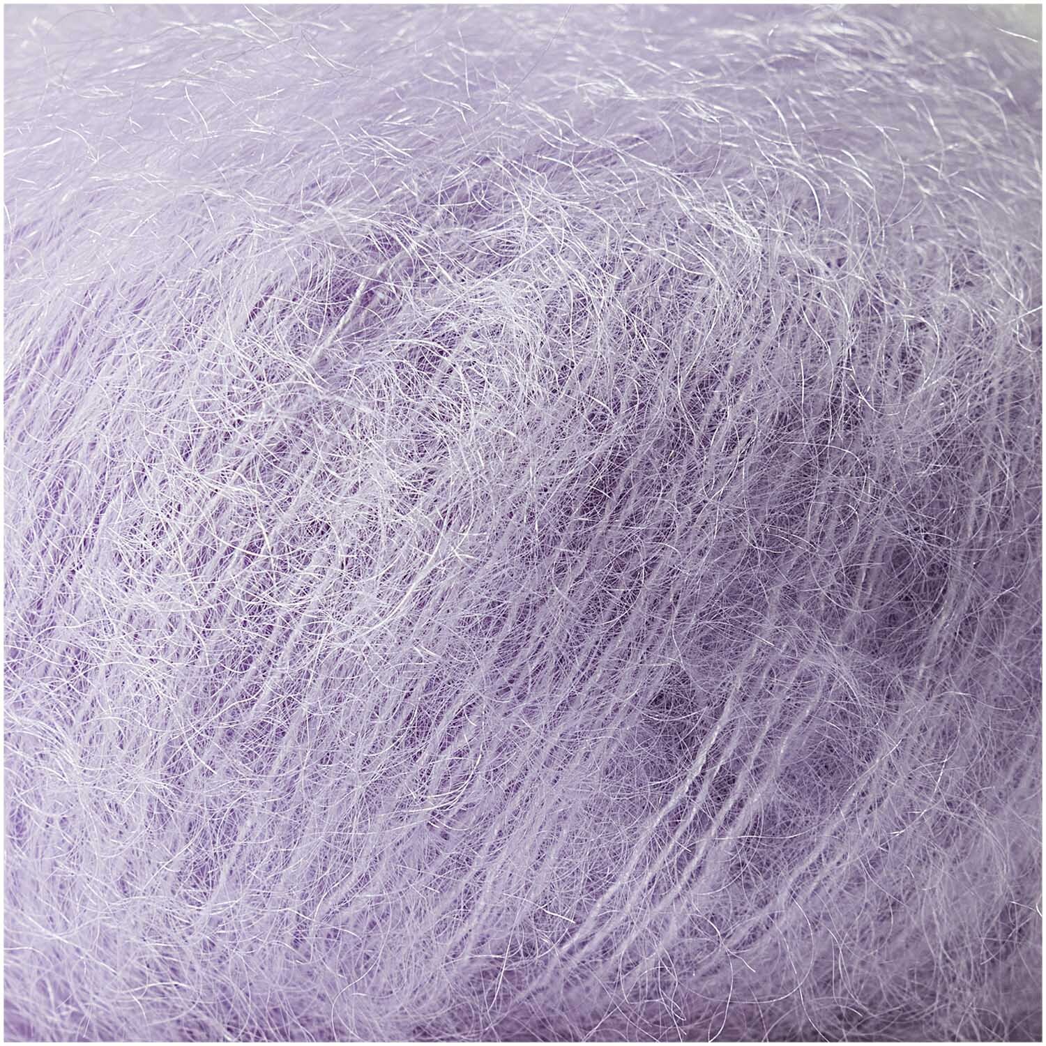 Essentials Super Kid Mohair Loves Silk: Weiches, violettes Garn von Rico Design, ideal für leichte, luxuriöse Strickprojekte.