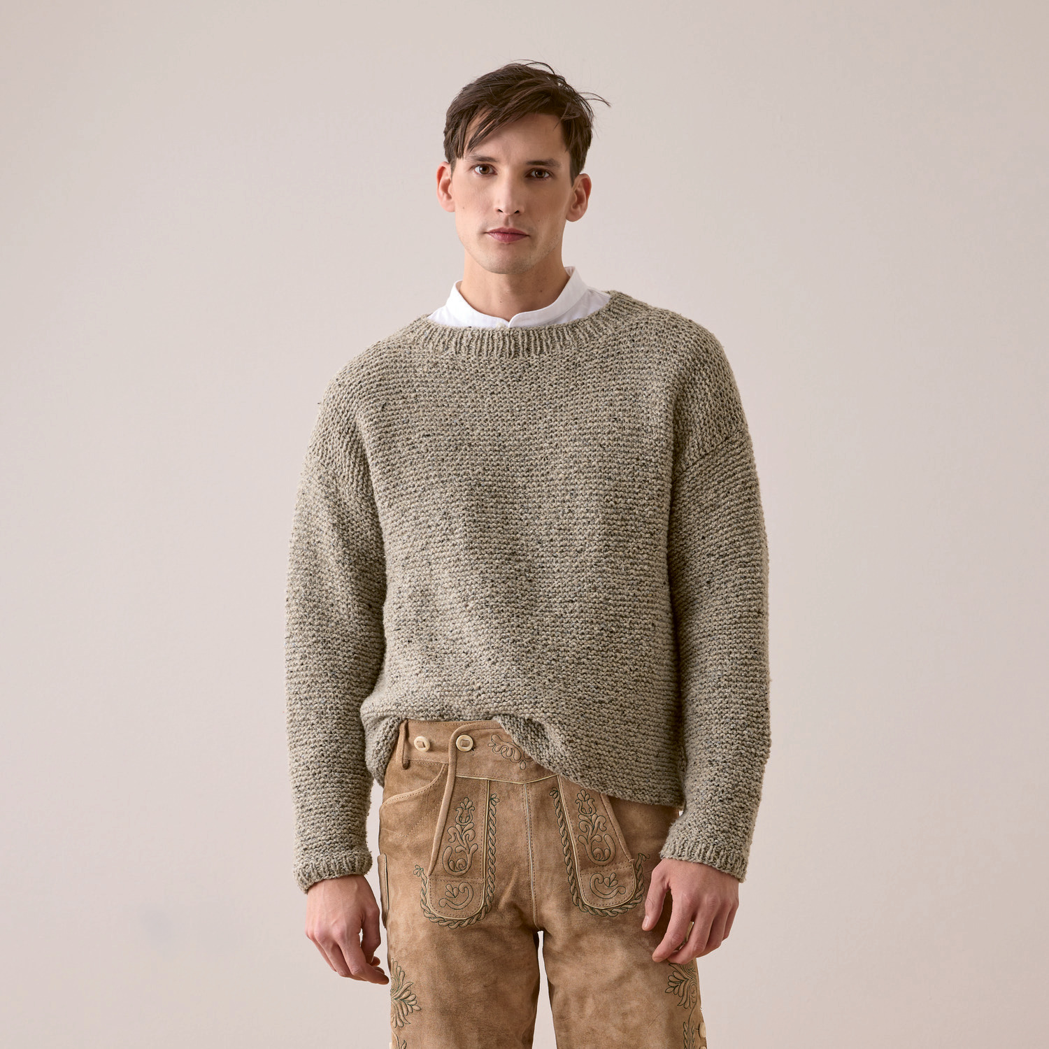 Strickset Pullover Modell 04 aus Trachtenbuch I mog di, zeigt einen traditionellen Pullover in feinem Strickmuster.
