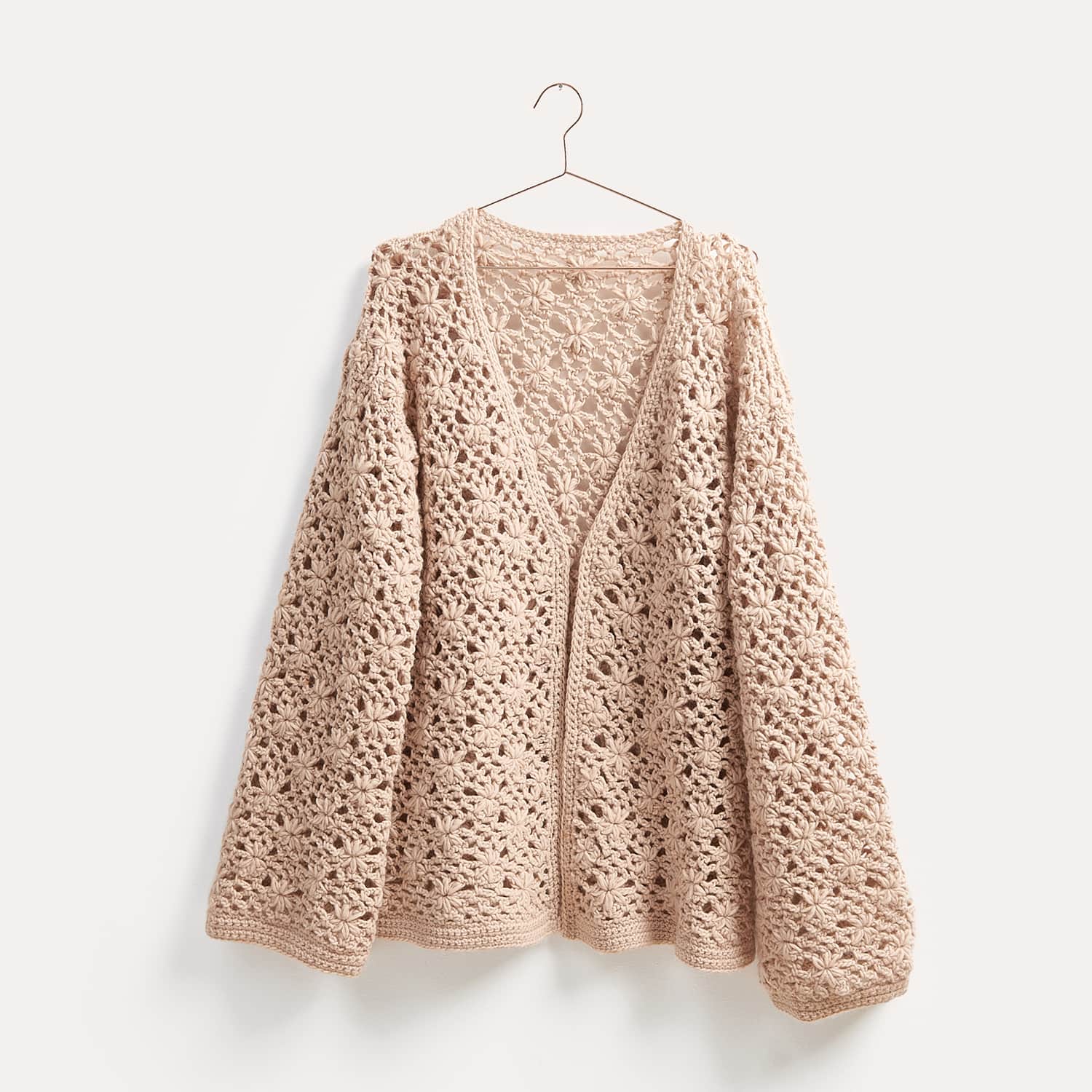 Gehäkelter Cardigan: Modell 08 aus dem Heft Winter Crochet Collection