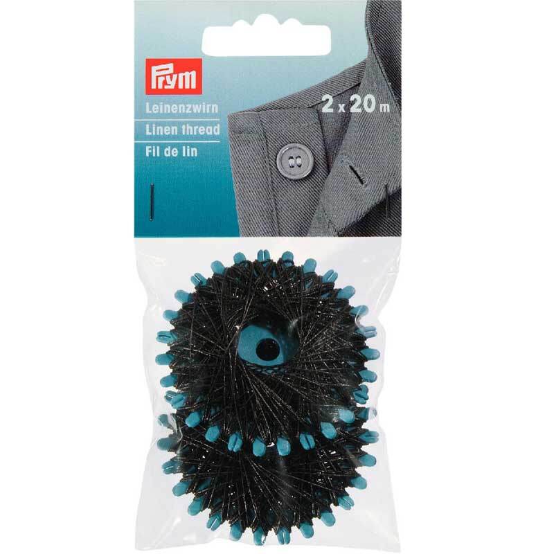 Leinenzwirn schwarz 2x20m von Prym, abgebildet mit einer Rolle schwarzem Faden und blauen Stecknadeln. Ideal für Nähprojekte.