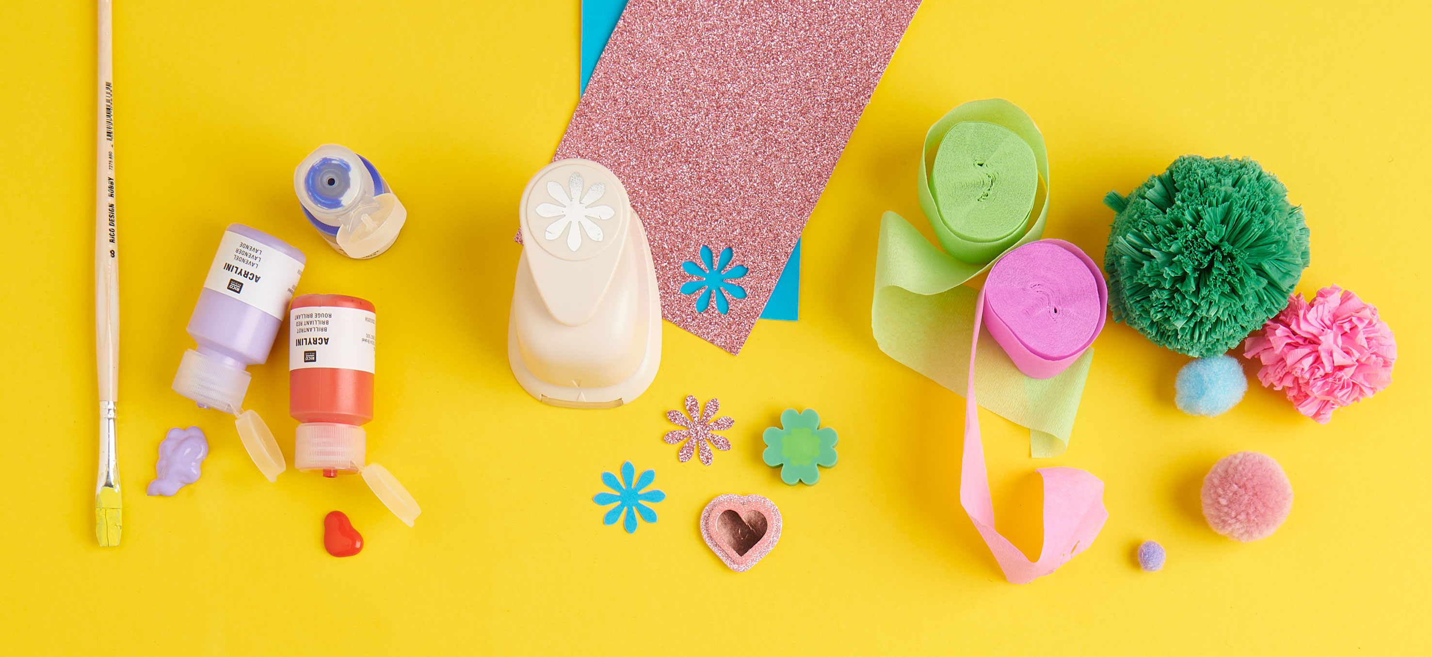 Flatlay mit Basterlmaterial zum Thema Creativ-Challenge