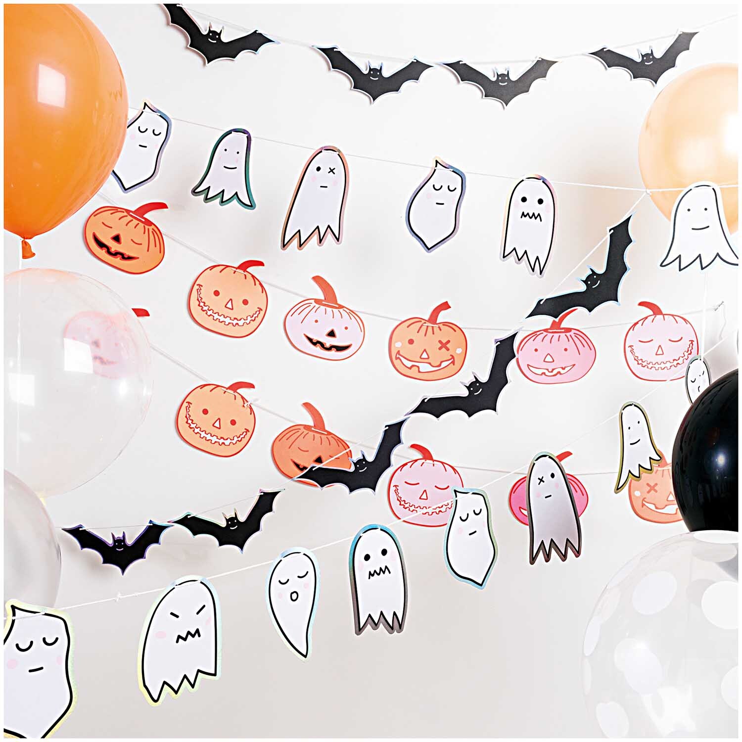 Luftballon Mix Halloween 30cm 12 Stück: Bunte Ballons mit Halloween-Motiven und Girlanden.