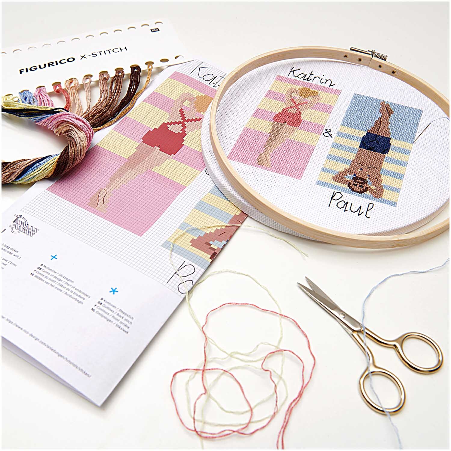 Figurico Stickpackung Summerlove 20cm zeigt ein Stickset mit bunten Garnen und Stickrahmen.