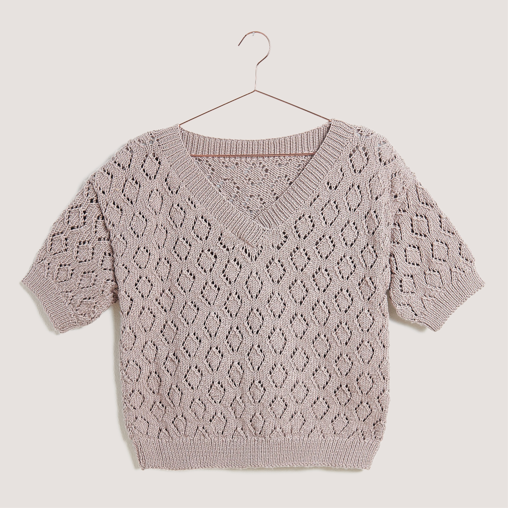 Gestricktes Shirt: Modell 10 aus dem Heft Lovewool No. 18