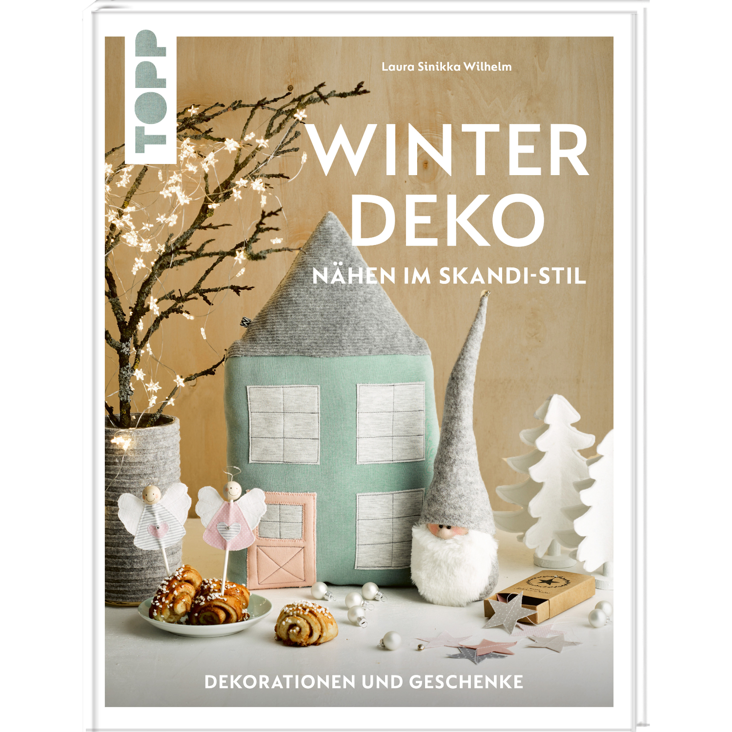 Winterdeko Nähen im Skandi-Stil: Ein Buchcover mit skandinavischen Stoffdekorationen, darunter ein Haus und ein Wichtel, umgeben von winterlichen Accessoires.