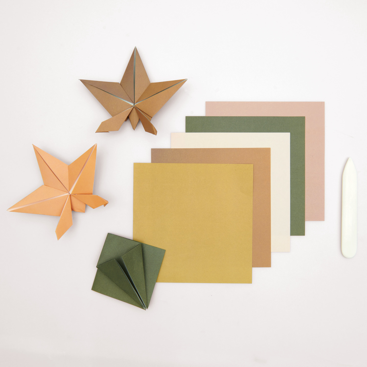 Paper Poetry Origami Duo color Earthy: Origamipapier in Erdtönen mit gefalteten Sternen und Falzbein, 15x15cm, 100 Blatt.