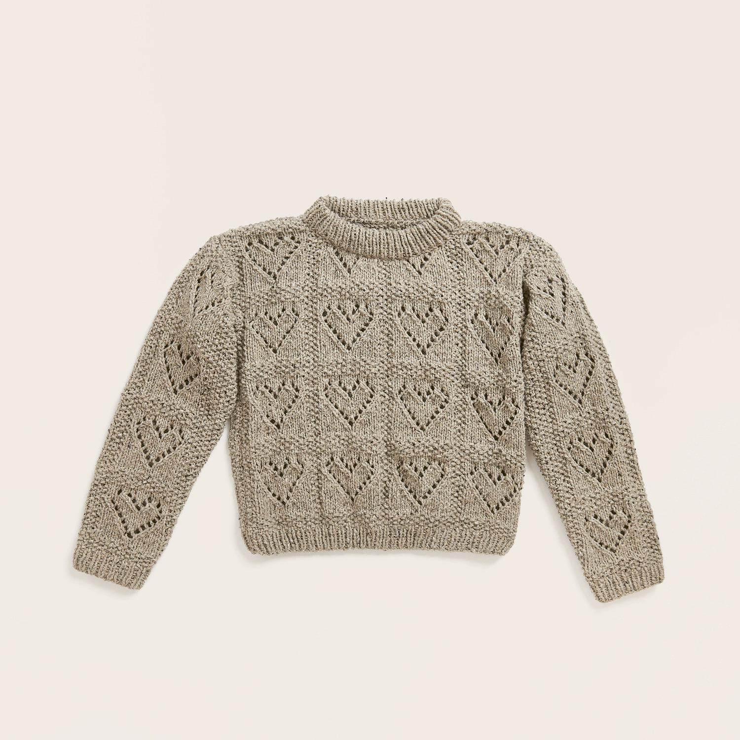 Strickset Kinderpullover Modell 06 mit Herzmuster in Naturtönen, präsentiert von Rico Design.