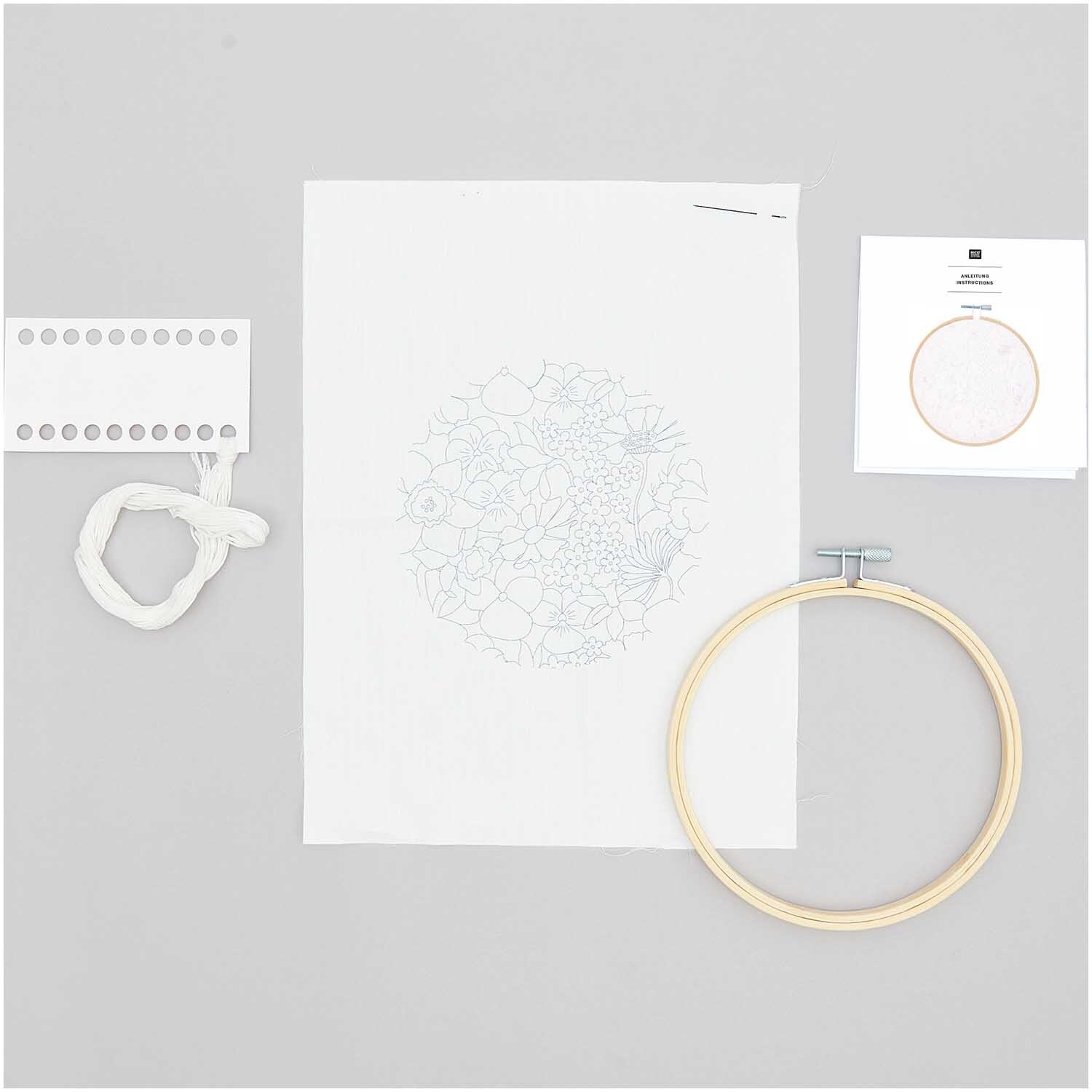Stickpackung weiße Blume vorgezeichnet Ø15cm Ø15cm von Rico Design