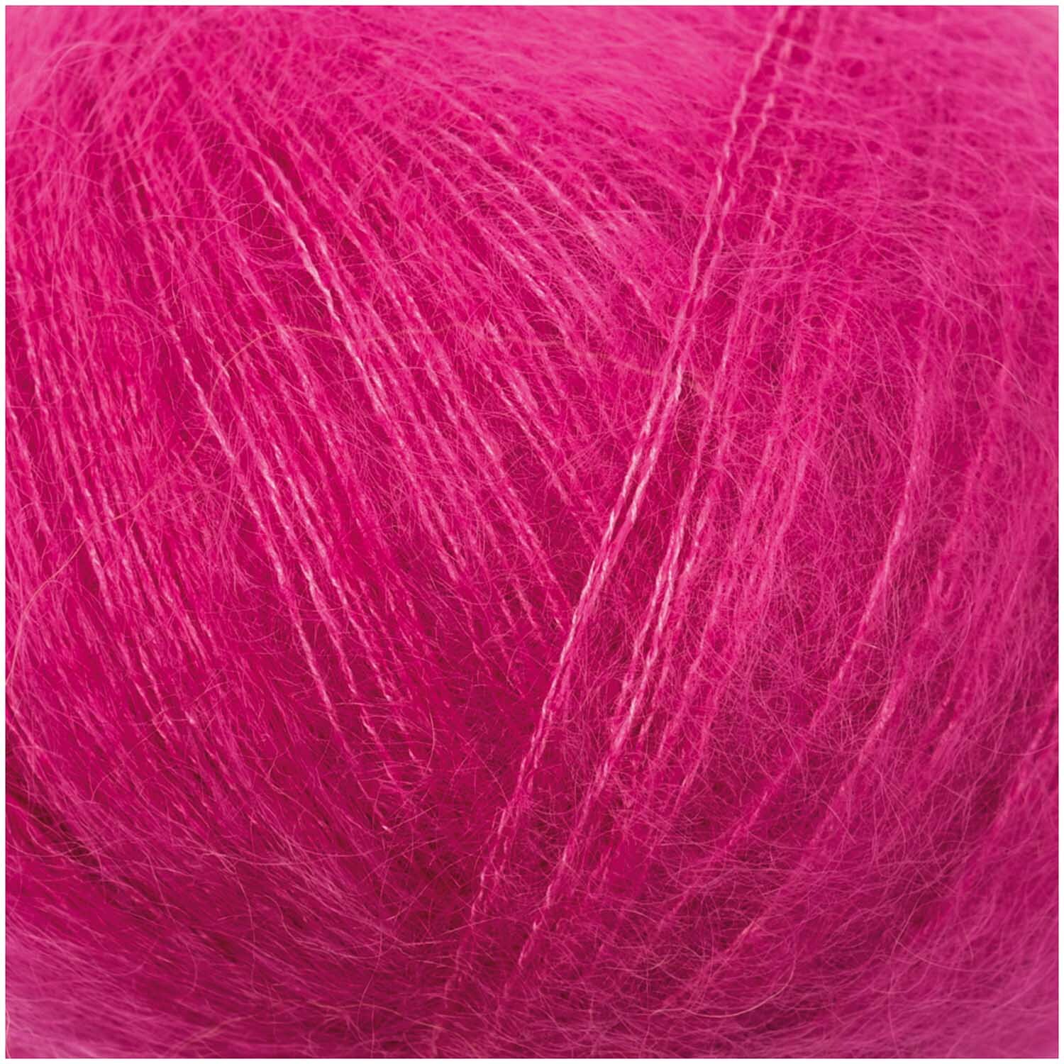 Essentials Super Kid Mohair Loves Silk: Weiches, pinkes Garnknäuel von Rico Design, ideal für leichte Strickprojekte.